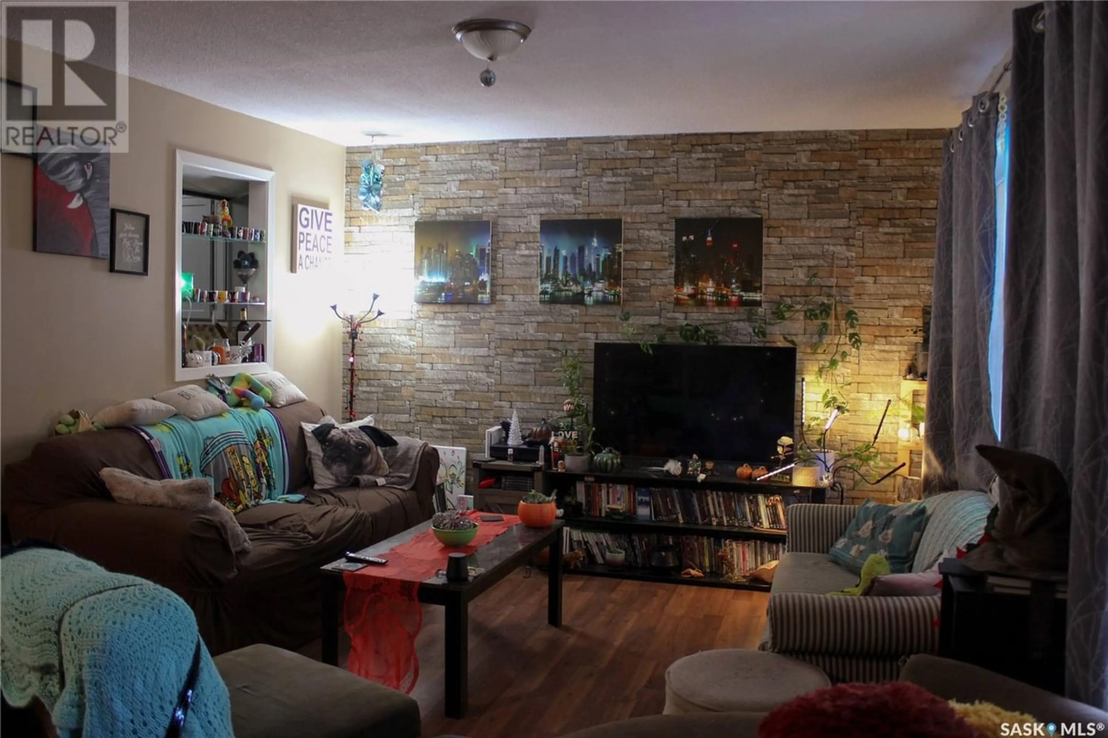 Living room for 266 St John STREET, Regina Saskatchewan S4R1P9