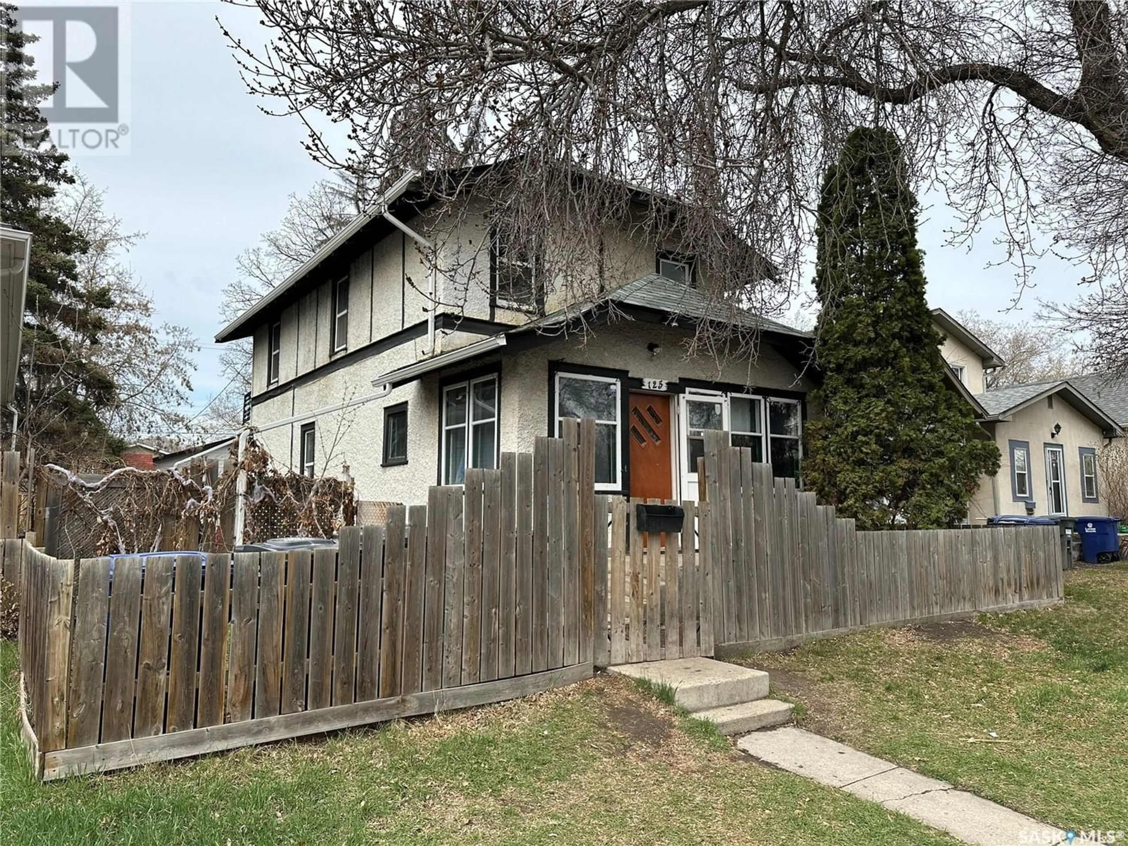 Frontside or backside of a home for 125 L AVENUE S, Saskatoon Saskatchewan S7M2G9