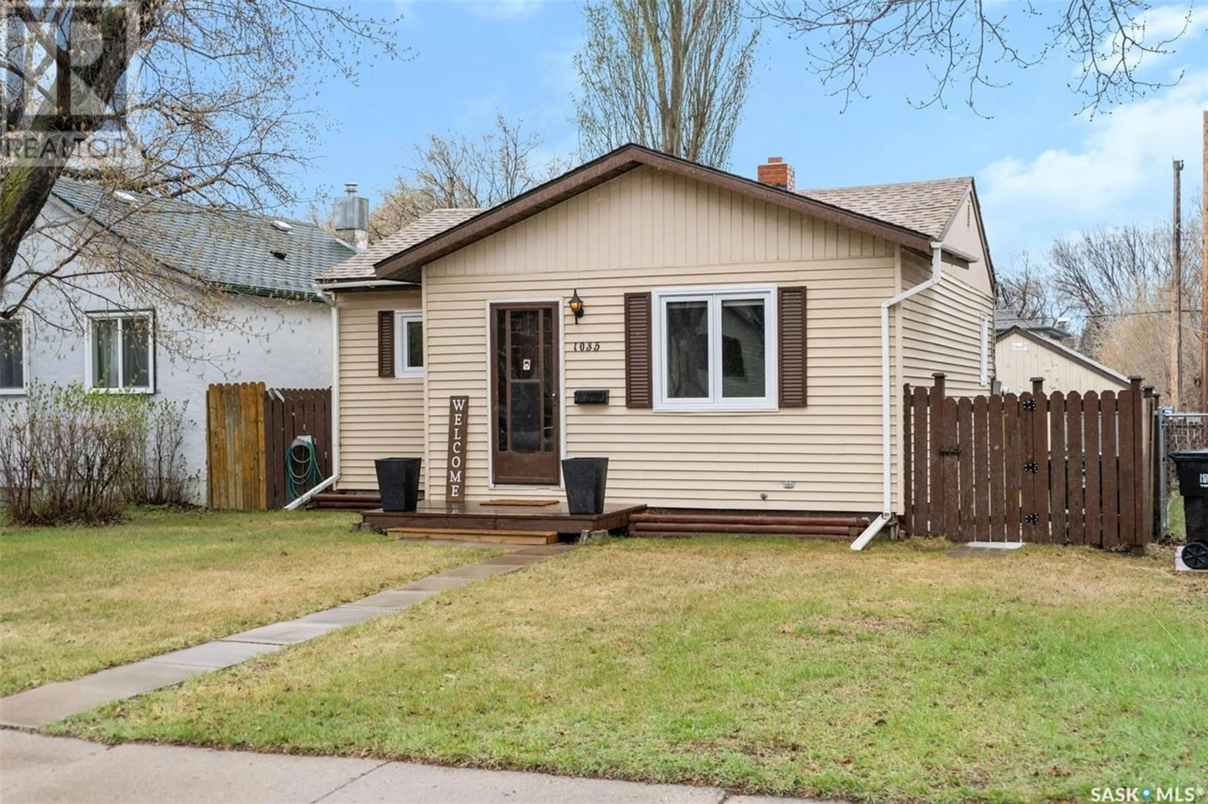 Frontside or backside of a home for 1035 K AVENUE N, Saskatoon Saskatchewan S7L2N5
