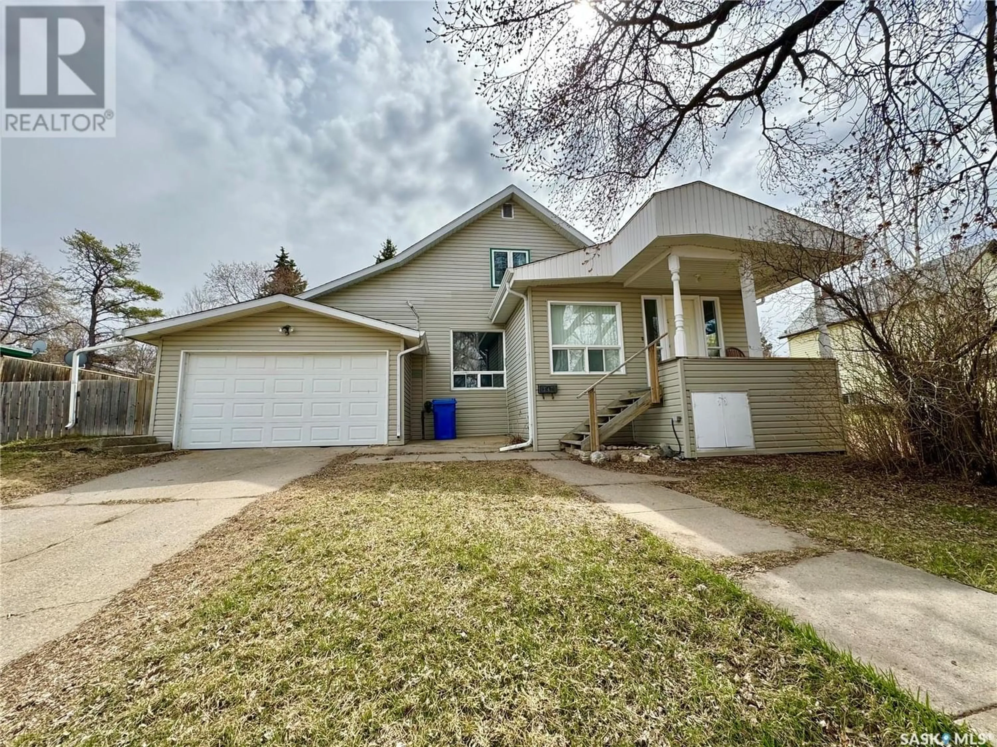 Frontside or backside of a home for 547 19th STREET W, Prince Albert Saskatchewan S6V4E2