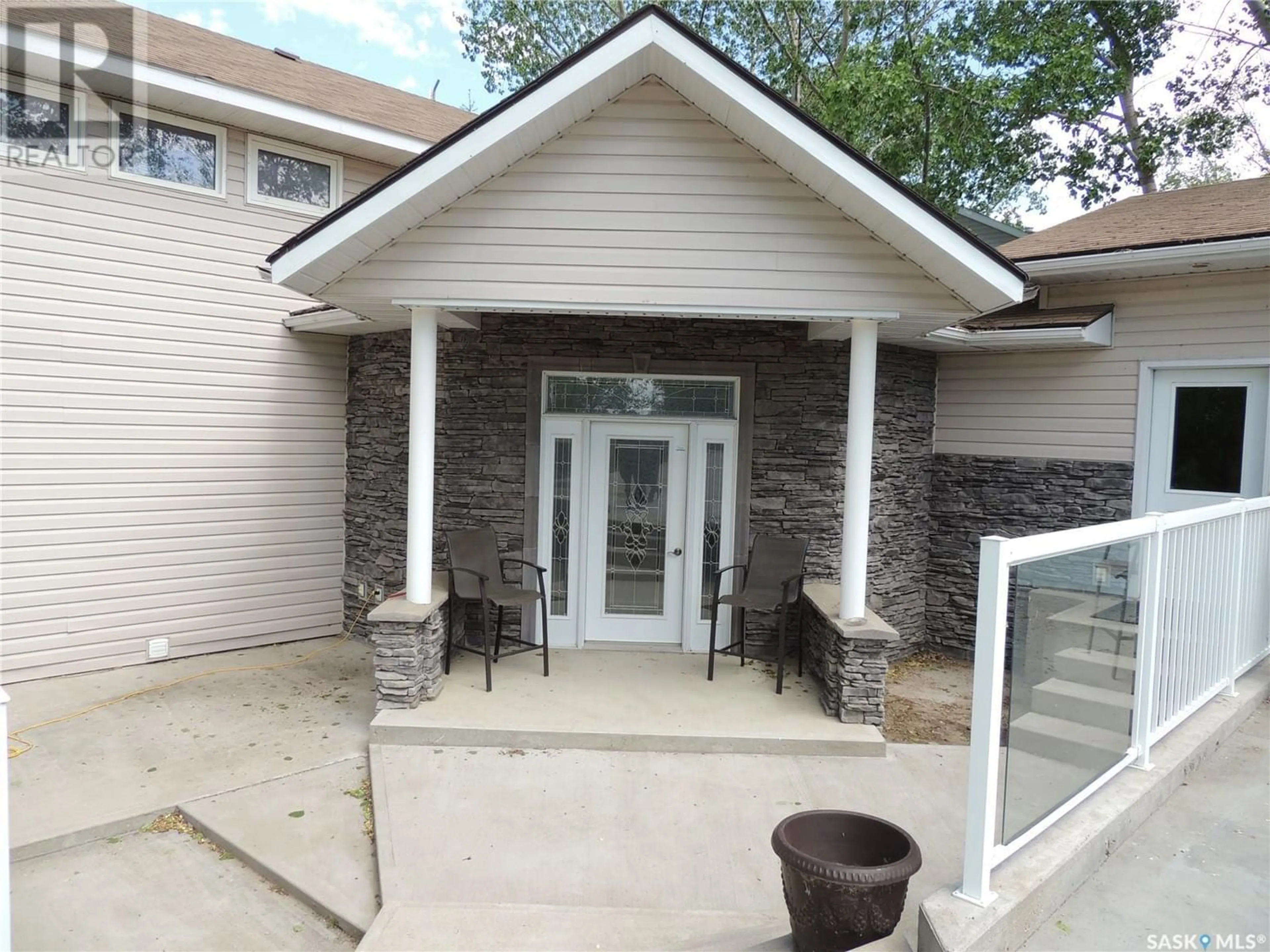 Patio for 115 Sunset DRIVE, Estevan Rm No. 5 Saskatchewan S4A2A3