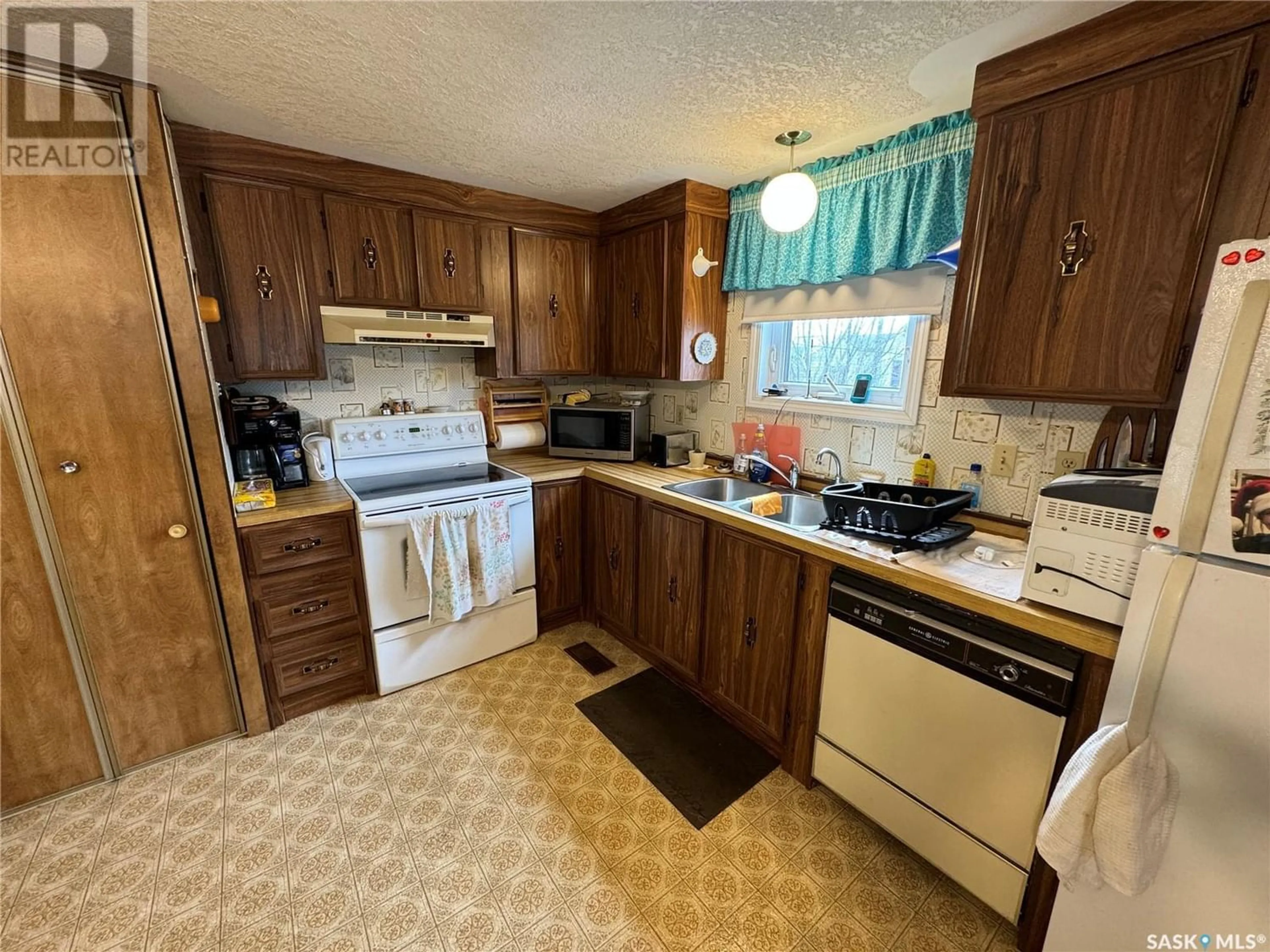 Standard kitchen for 302 Main STREET, Swan Plain Saskatchewan S0A2V0