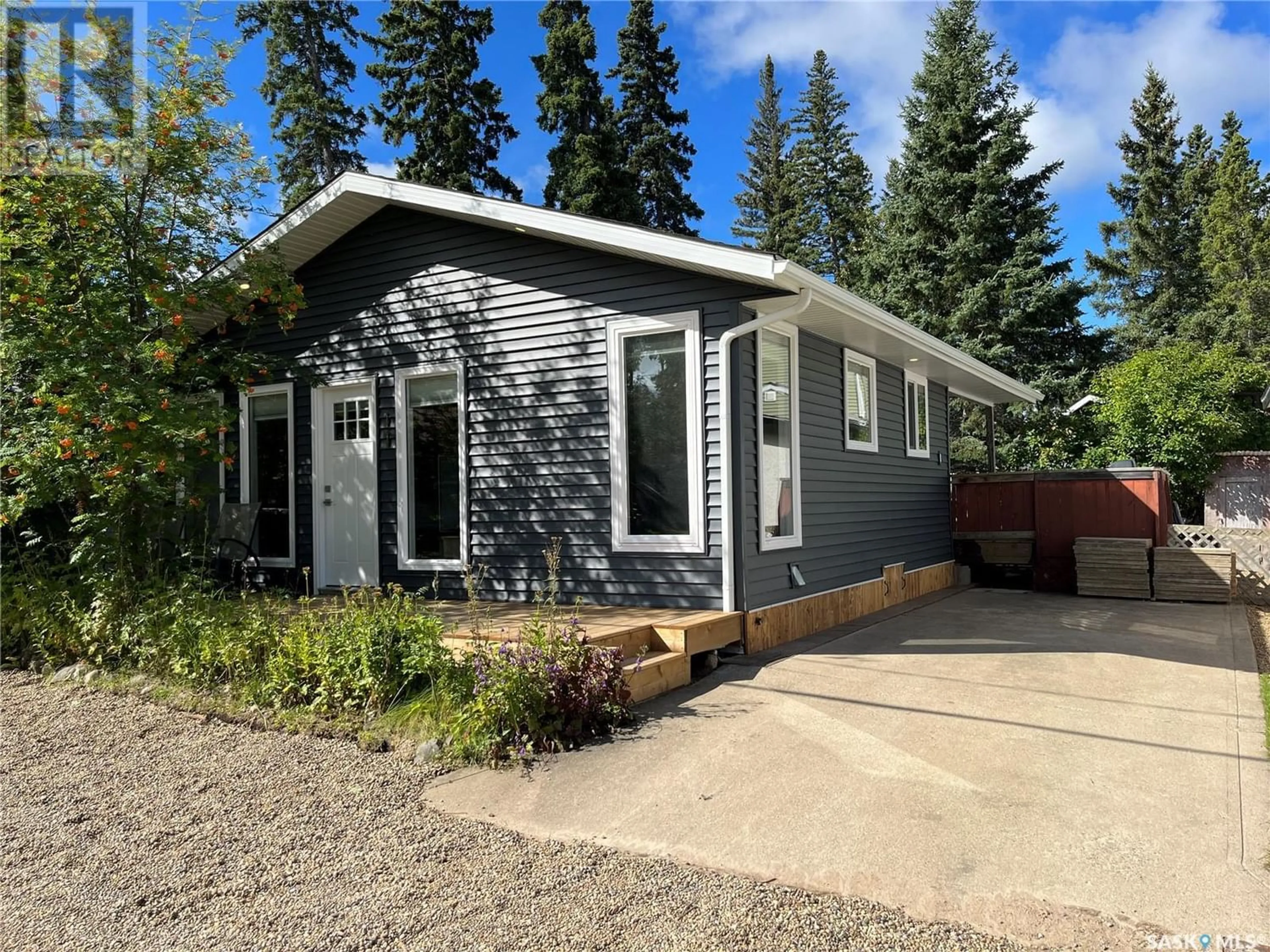 Cottage for 11 7th STREET, Emma Lake Saskatchewan S0J0N0