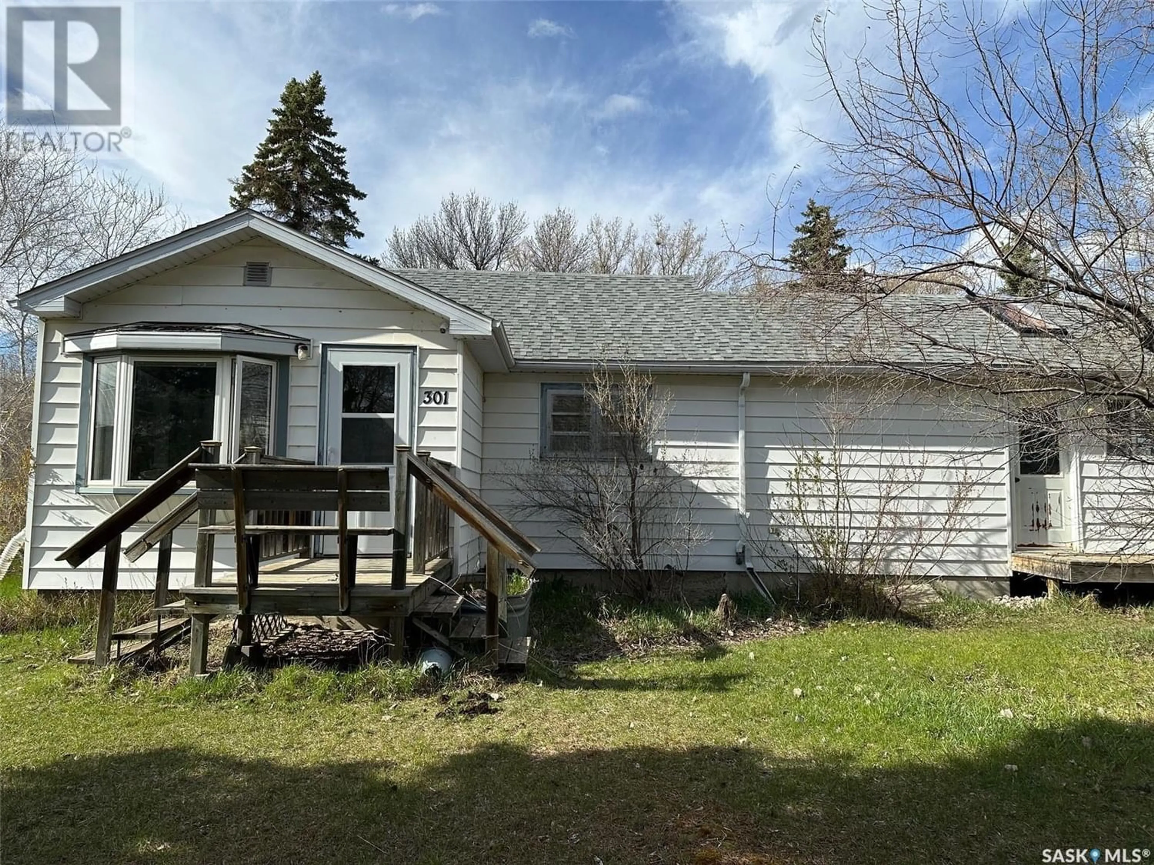 Frontside or backside of a home for 301 Belfast STREET, North Portal Saskatchewan S0C1N0