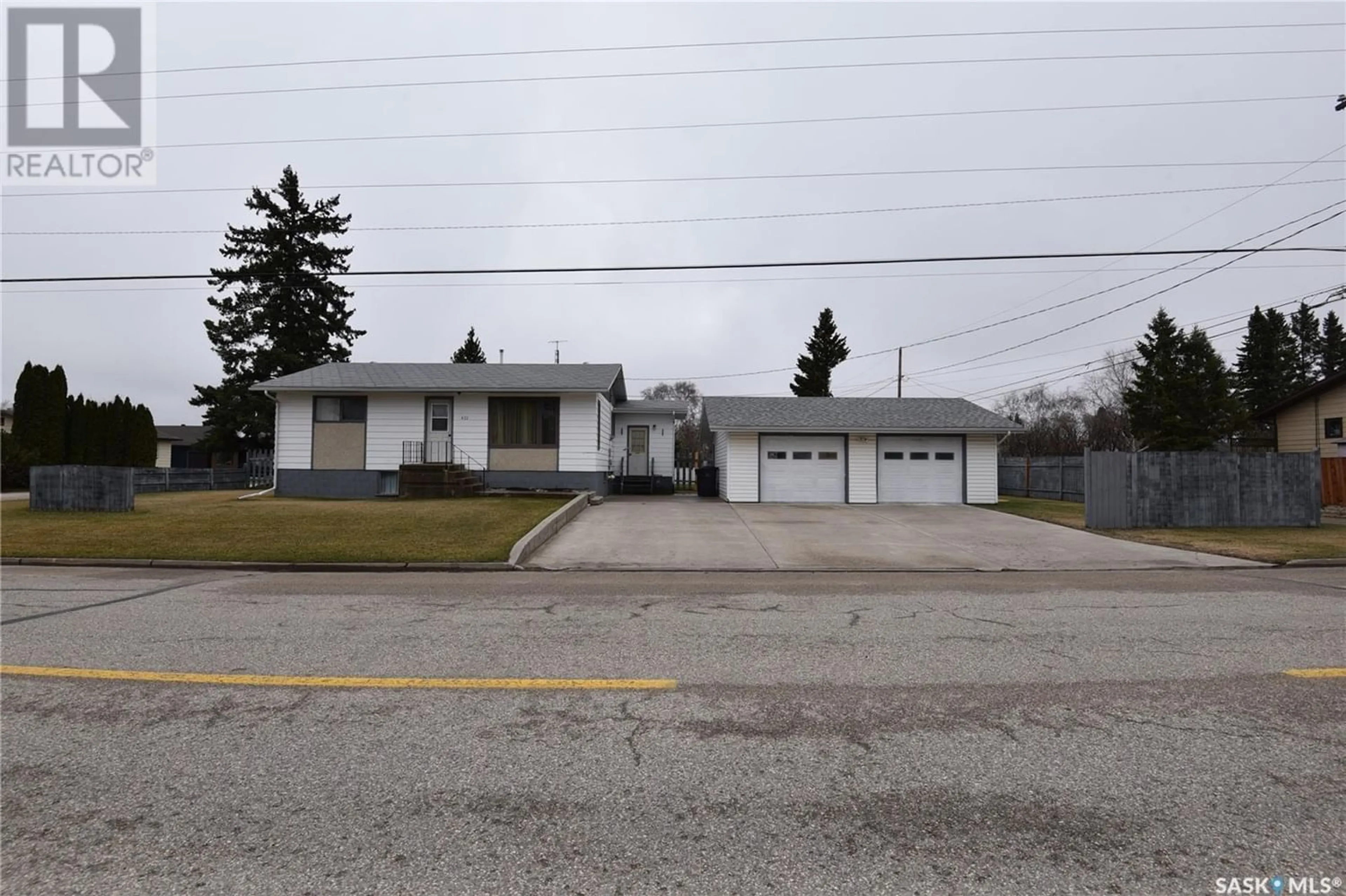 Frontside or backside of a home for 422 8th AVENUE W, Nipawin Saskatchewan S0E1E0