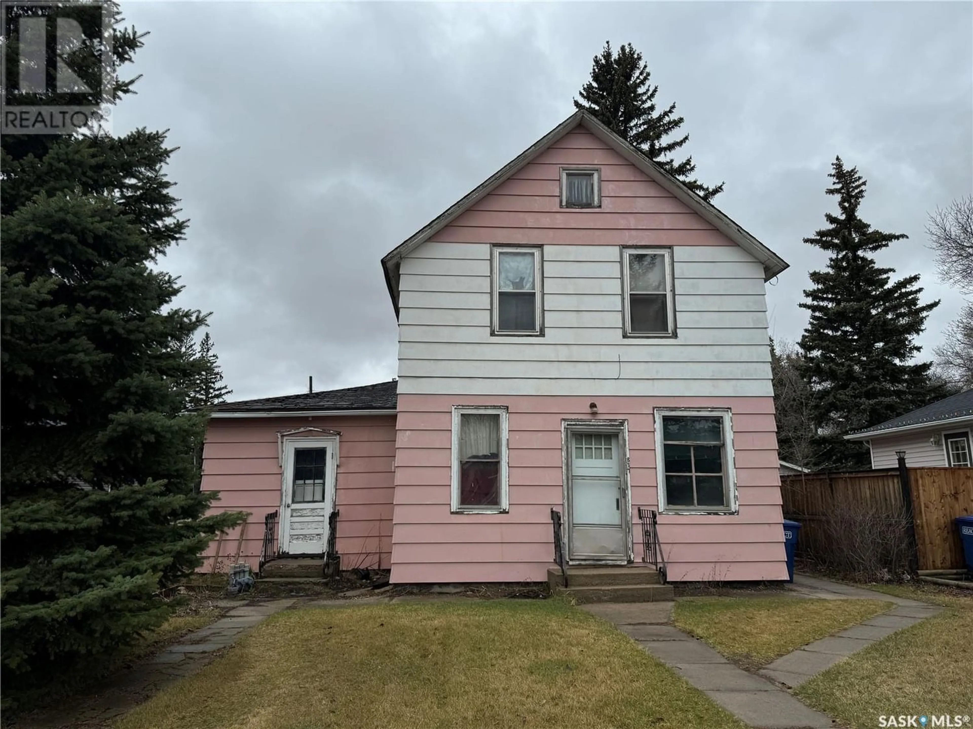Frontside or backside of a home for 817 8th STREET, Humboldt Saskatchewan S0K2A0