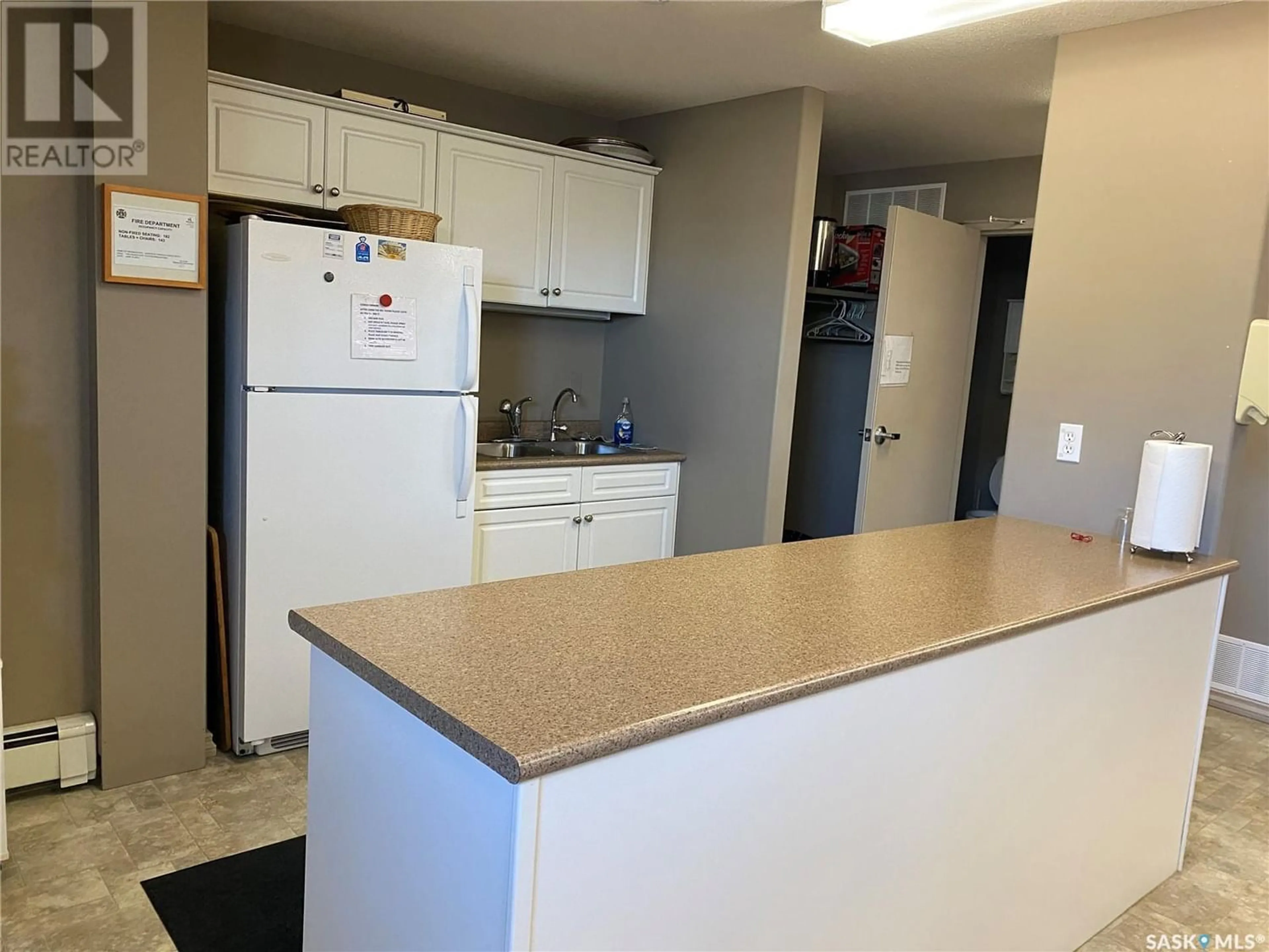 Standard kitchen for 305 1255 Stockton STREET N, Regina Saskatchewan S4X0A4