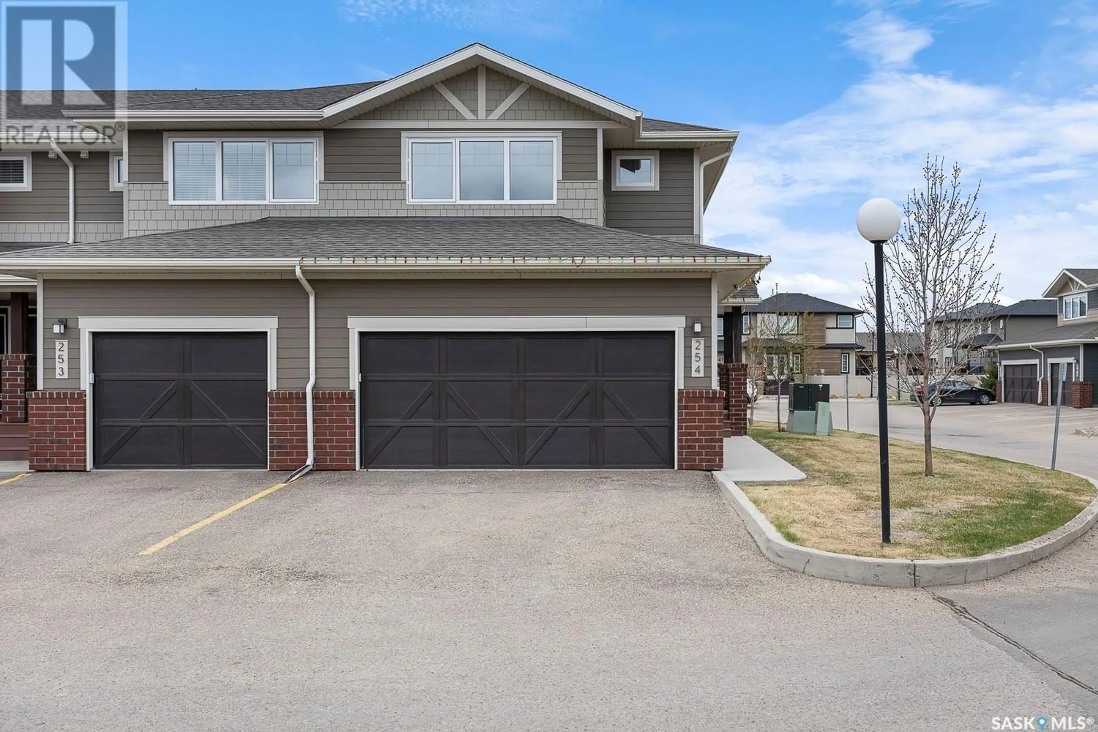 A pic from exterior of the house or condo for 254 4002 Sandhill CRESCENT, Regina Saskatchewan S4V3J1