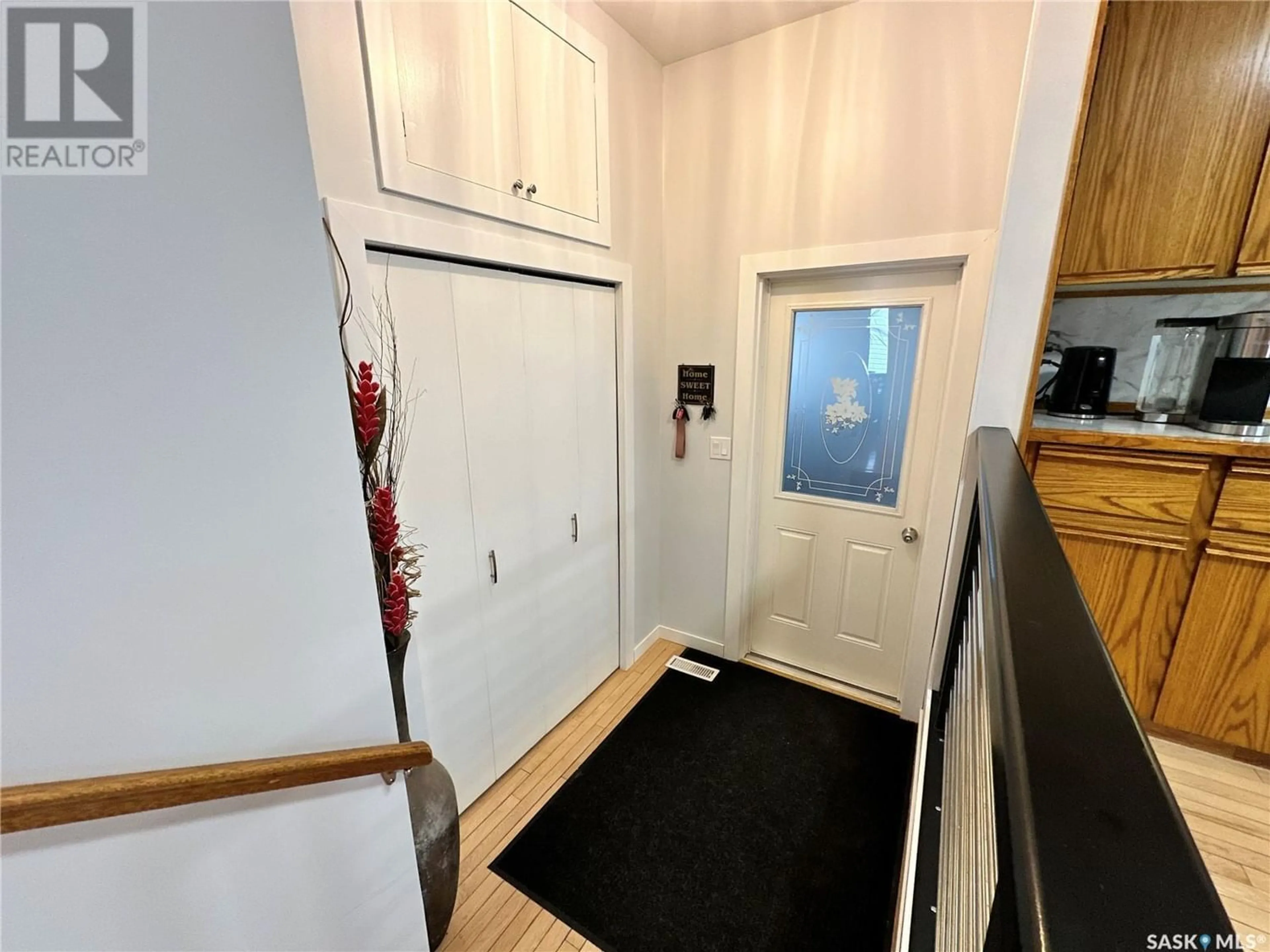 Indoor entryway for 827 16th STREET, Humboldt Saskatchewan S0K2A0