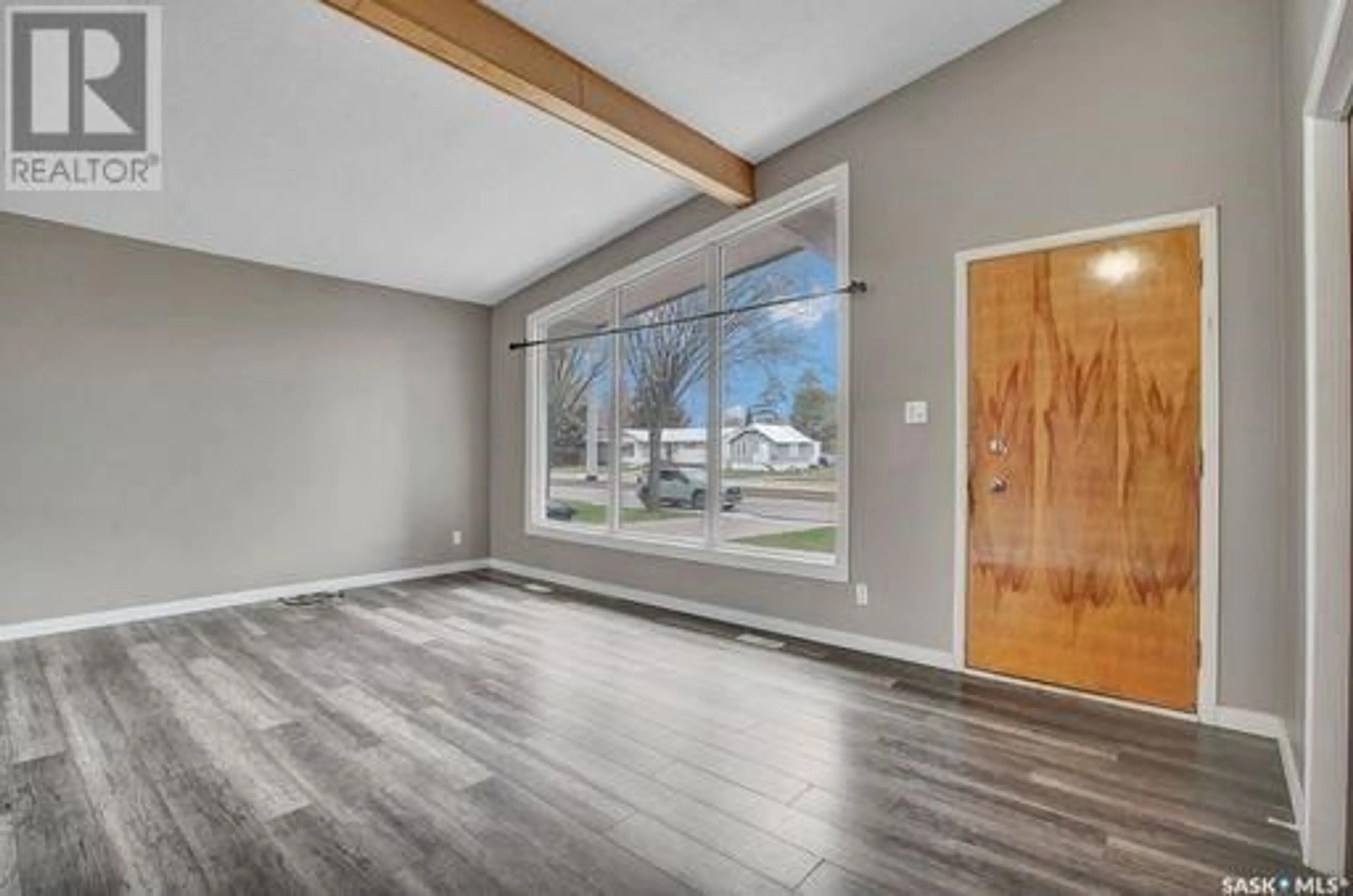 Indoor entryway for 420 Preston AVENUE S, Saskatoon Saskatchewan S7N2J6