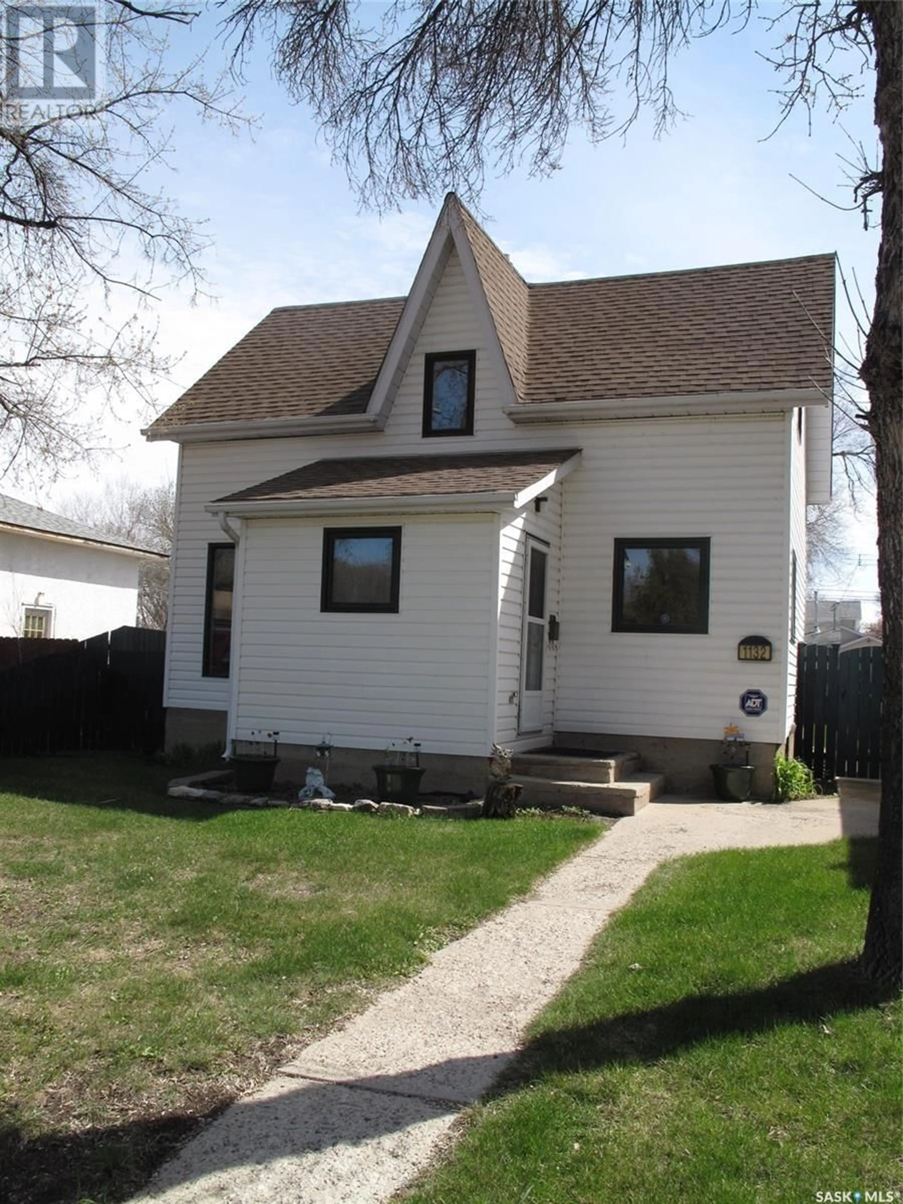 Frontside or backside of a home for 1132 L AVENUE S, Saskatoon Saskatchewan S7M2J7