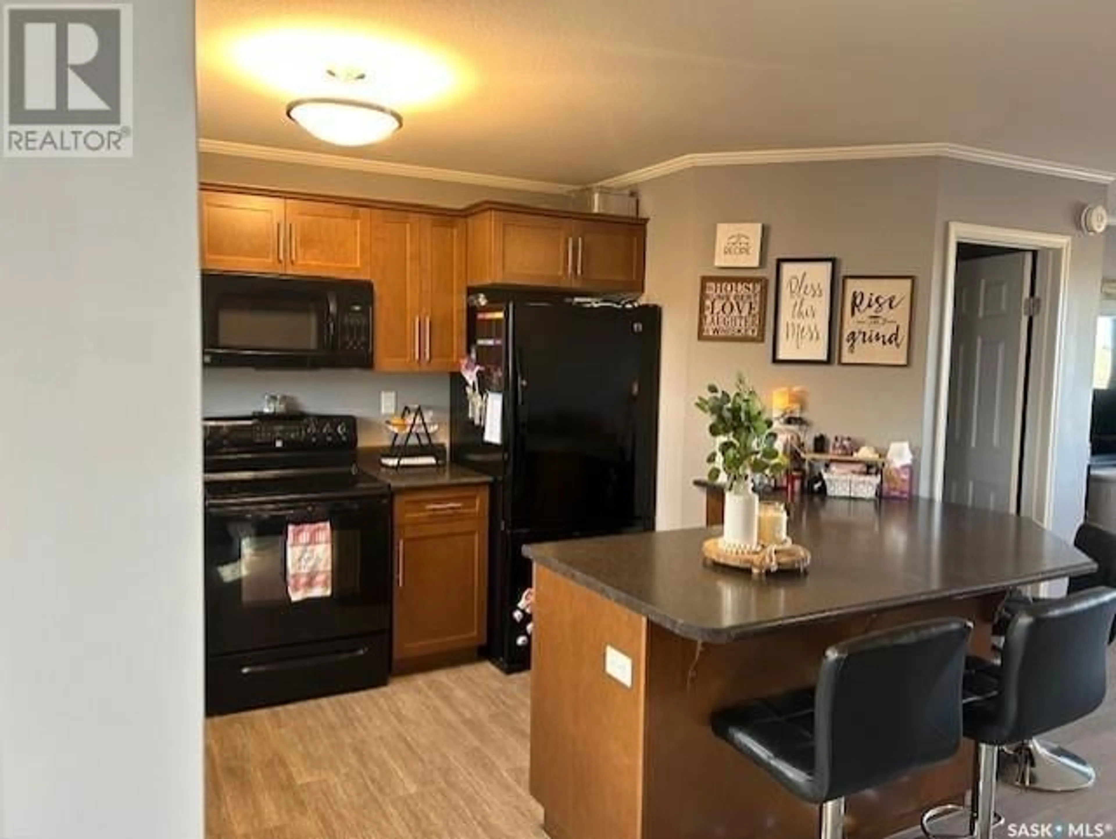 Standard kitchen for 504 1303 Richardson ROAD, Saskatoon Saskatchewan S7R0L1