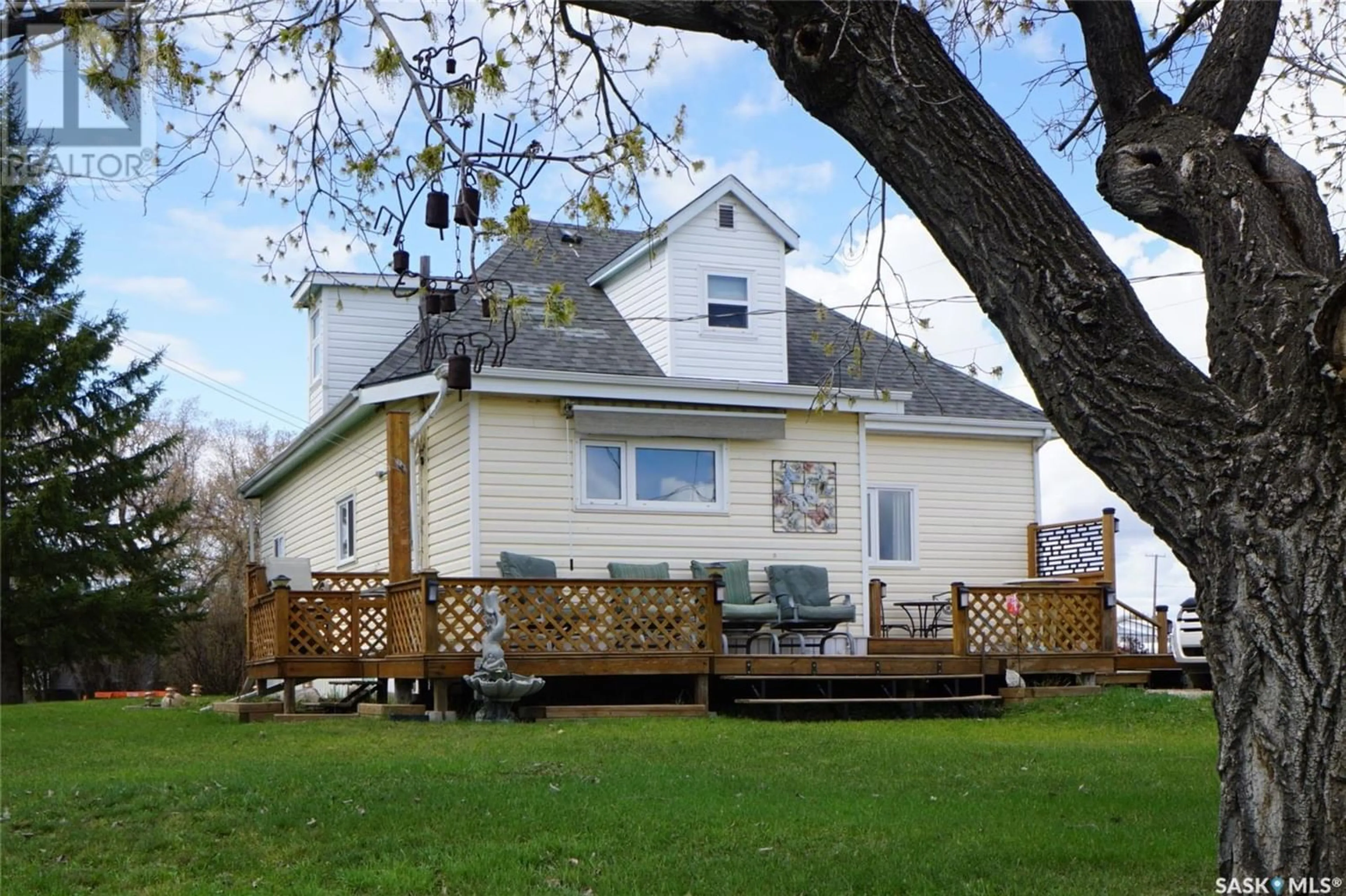 Cottage for 743 Rink AVENUE, Bethune Saskatchewan S0G0H0