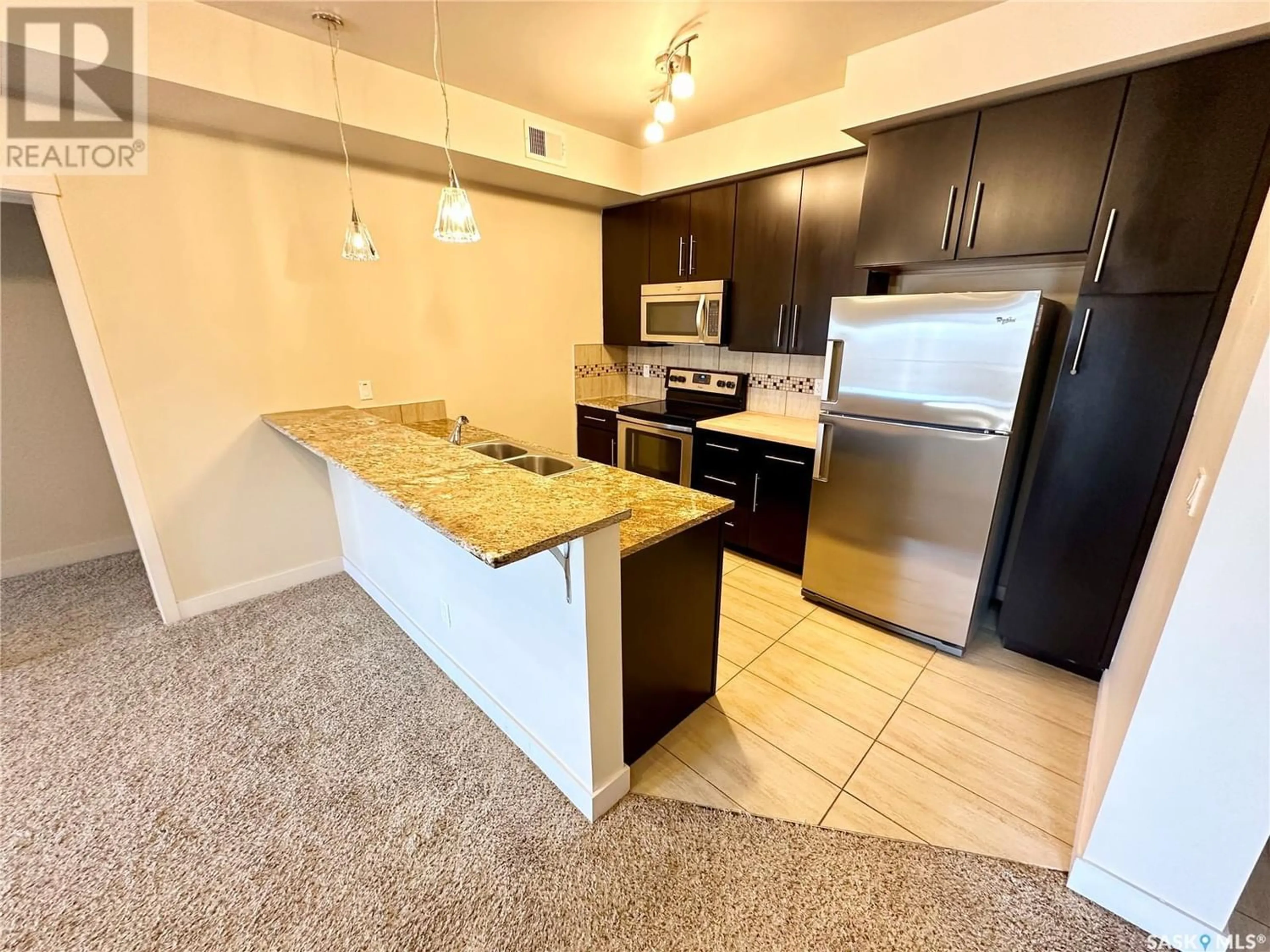 Standard kitchen, unknown for 104 71 Riverwood DRIVE, Weyburn Saskatchewan S4H3P8