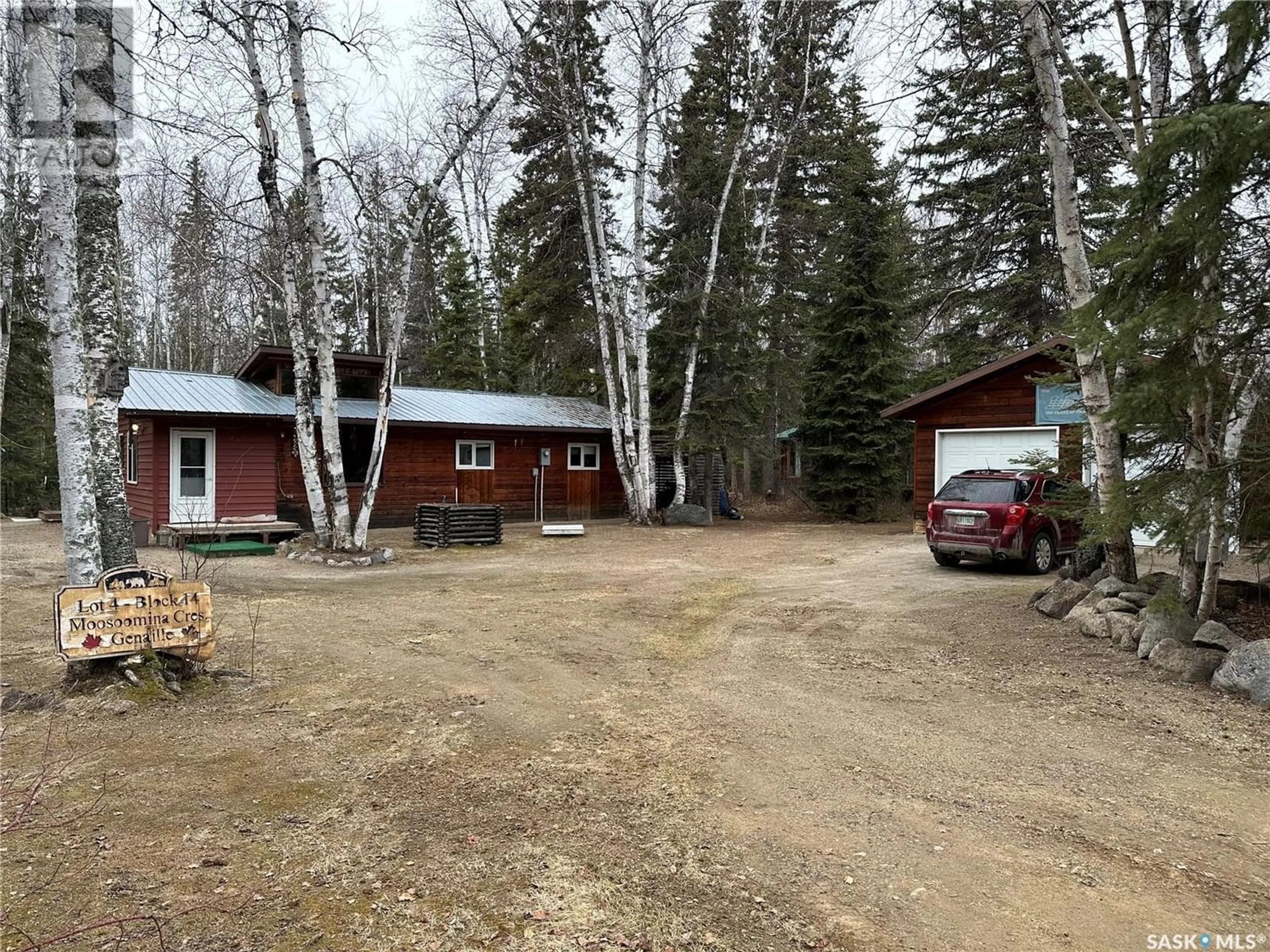 Cottage for 414 Moosoomina CRESCENT, Lac La Ronge Saskatchewan S0J1L0