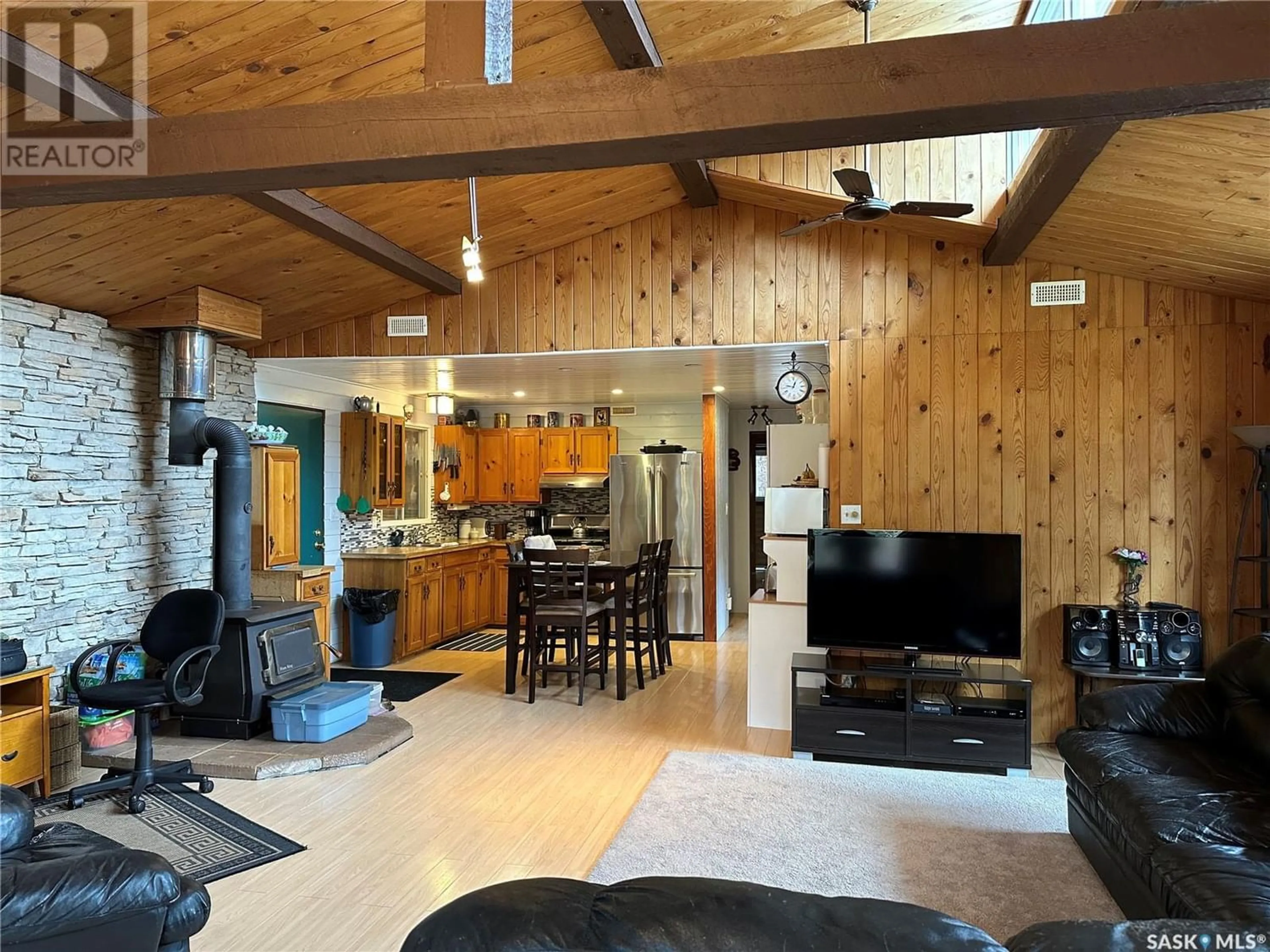 Living room for 414 Moosoomina CRESCENT, Lac La Ronge Saskatchewan S0J1L0