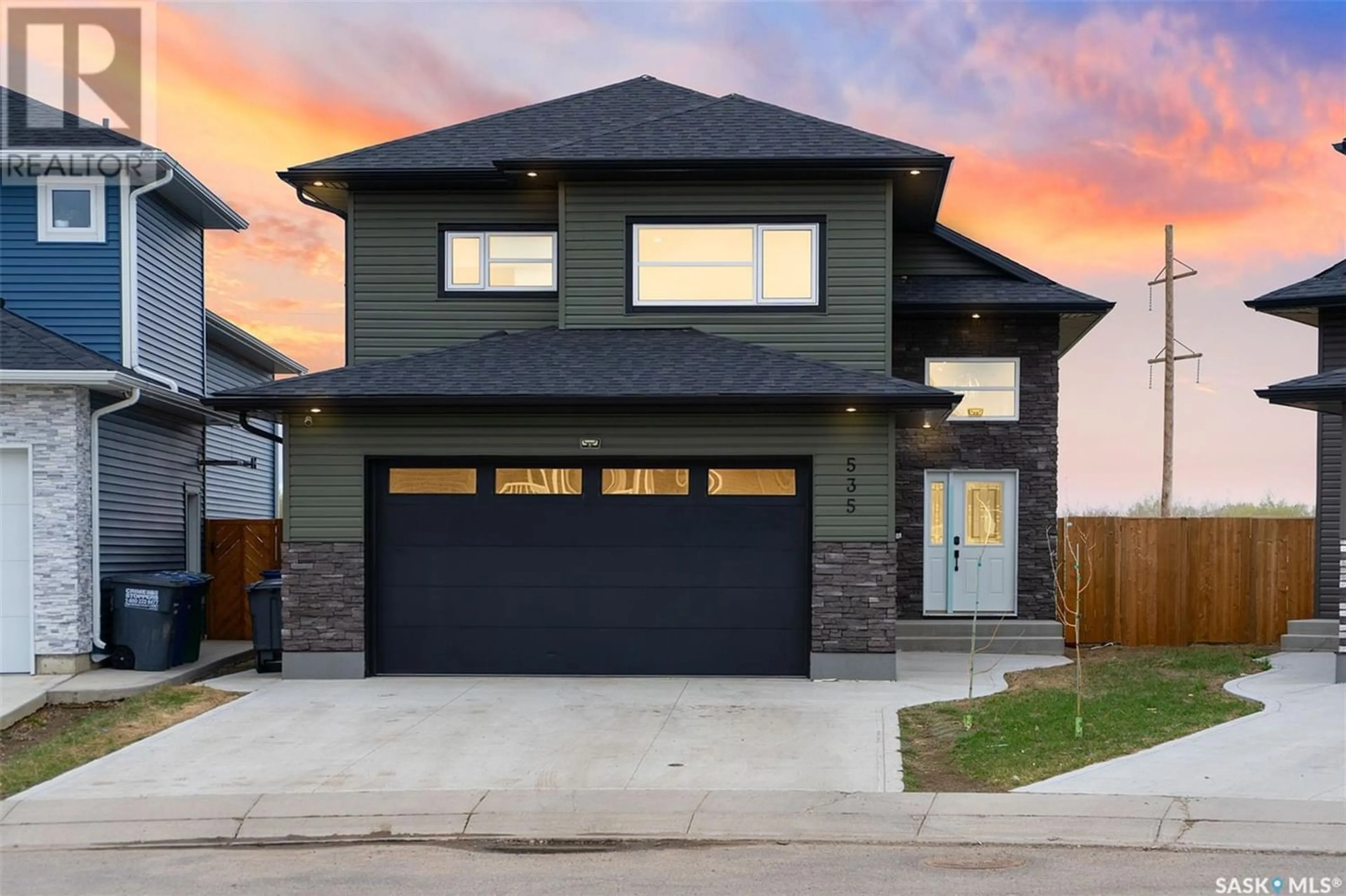 Frontside or backside of a home for 535 Ells CRESCENT, Saskatoon Saskatchewan S7L6K8
