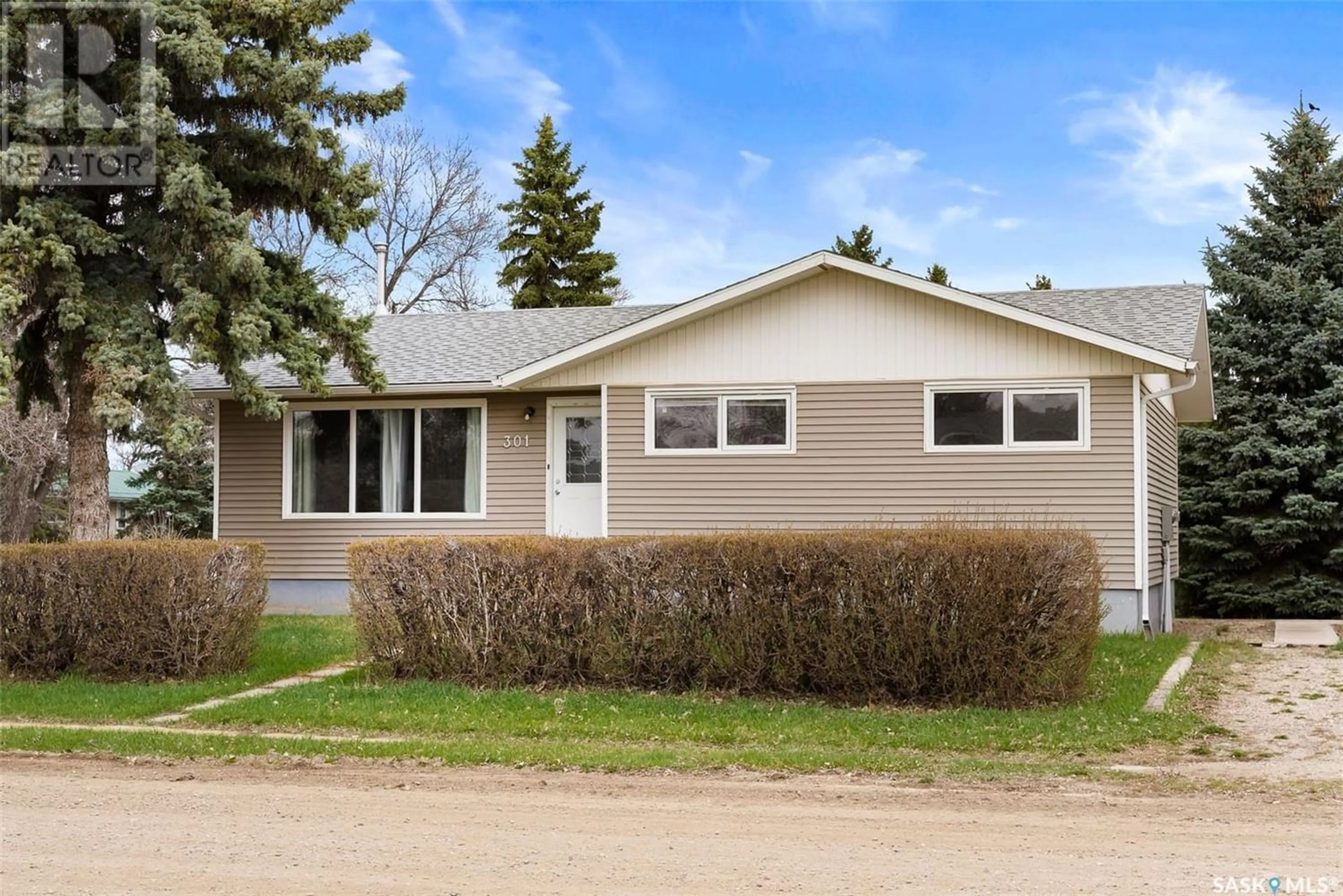 Frontside or backside of a home for 301 Assiniboia AVENUE, Francis Saskatchewan S0G1V0