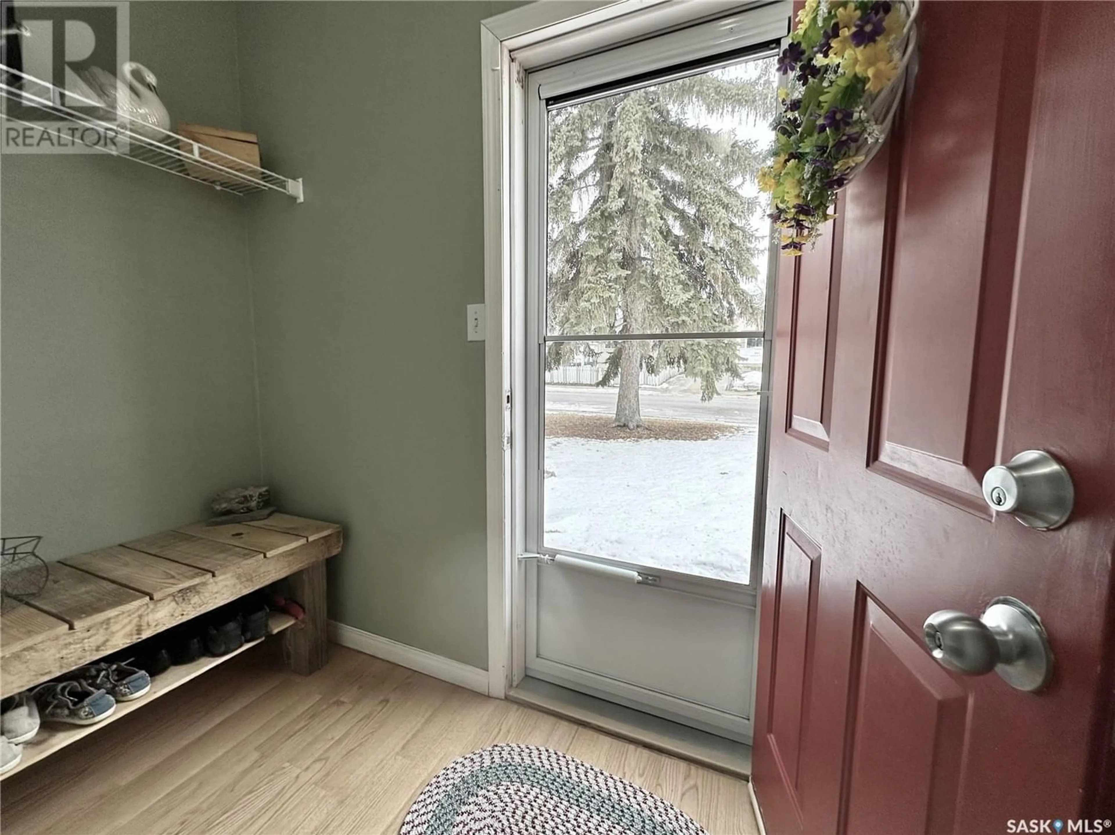 Indoor entryway for 845 Garnet STREET, Regina Saskatchewan S4T2X4