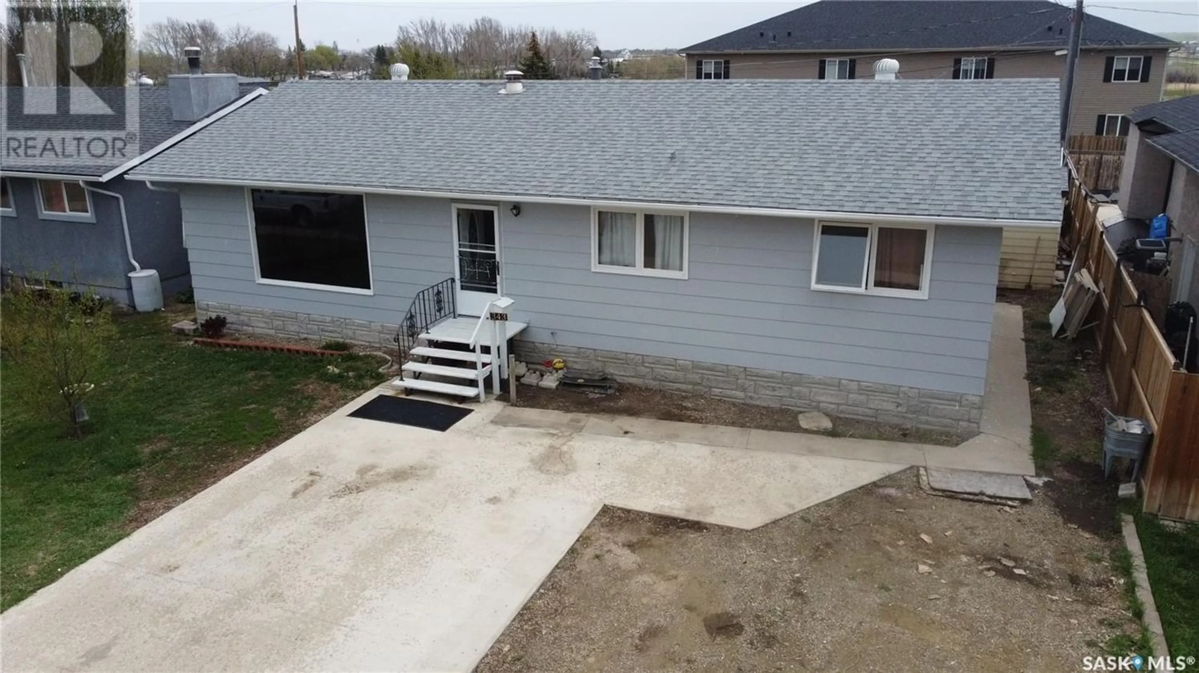 Frontside or backside of a home for 343 7th AVENUE SE, Swift Current Saskatchewan S9H3P8