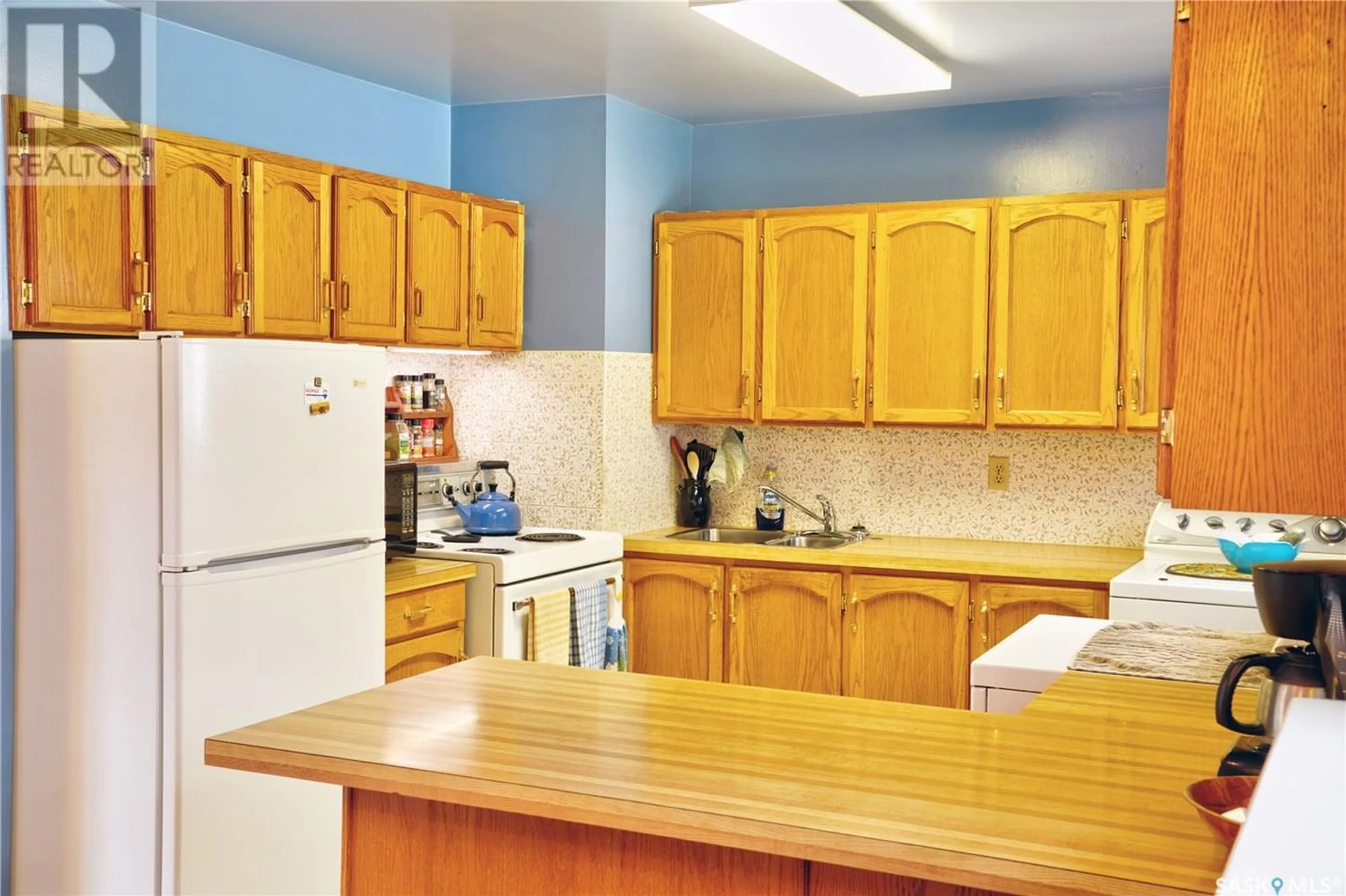 Standard kitchen for 437 Y AVENUE N, Saskatoon Saskatchewan S7L3L1
