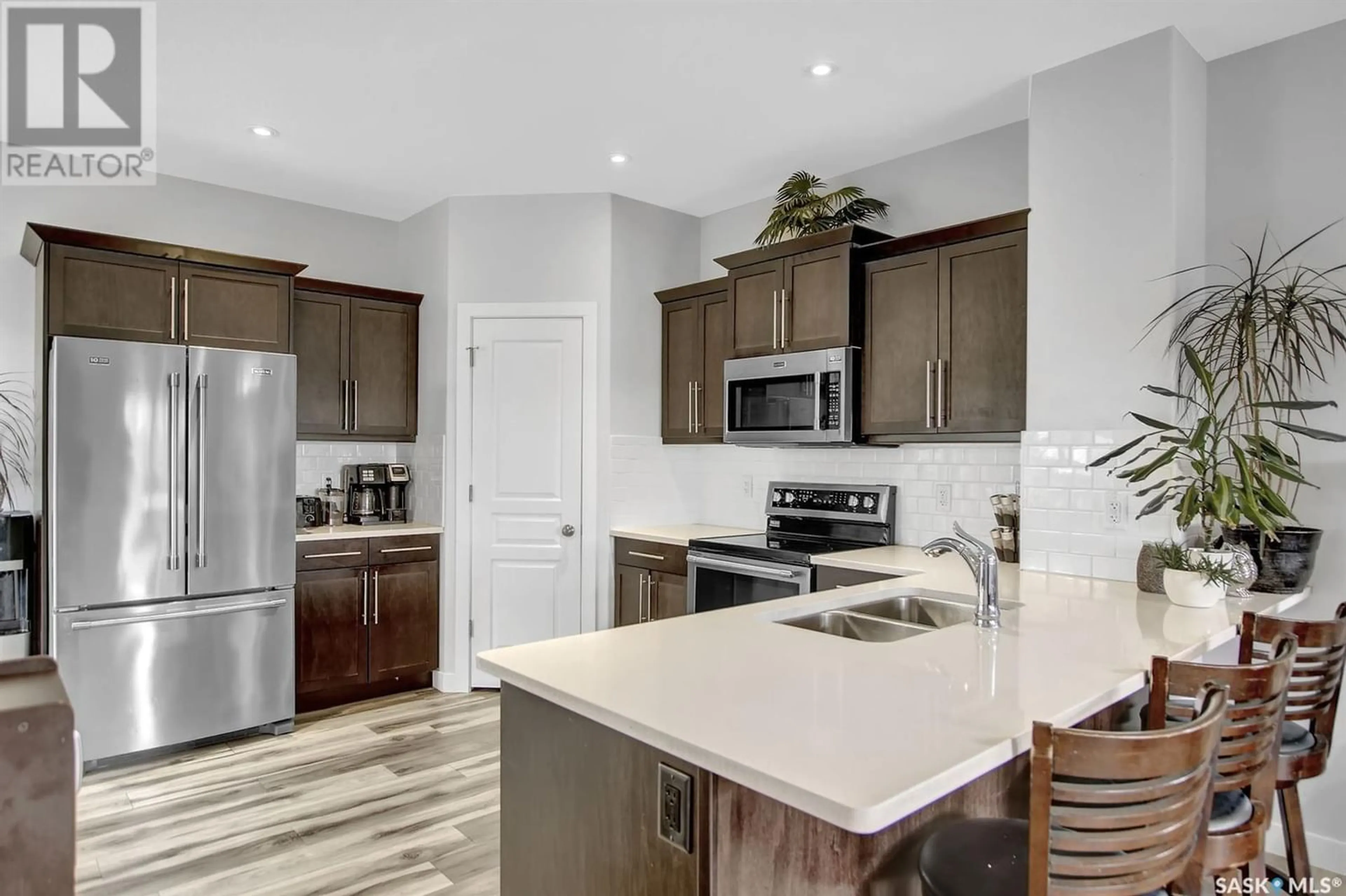 Contemporary kitchen for 806 GROVE AVENUE, Saskatchewan Beach Saskatchewan S0G4L0