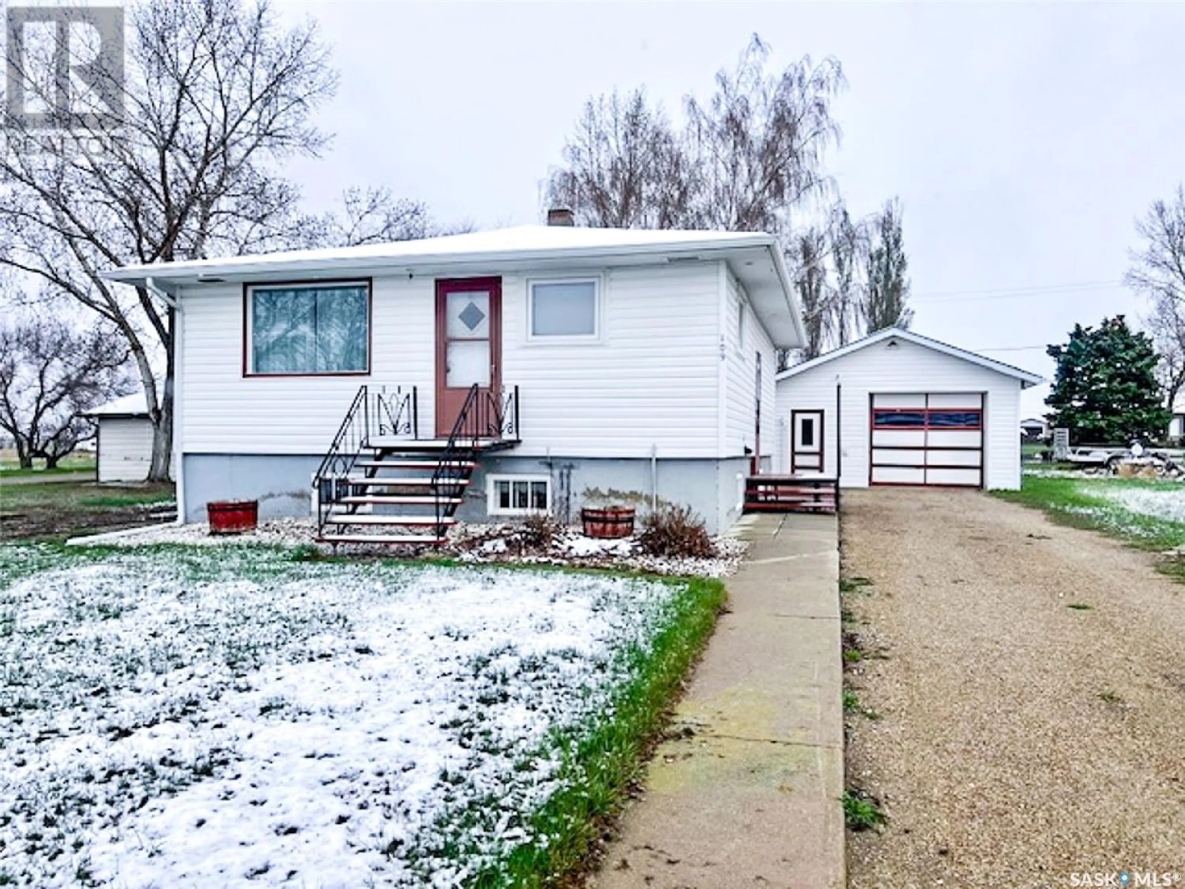 Frontside or backside of a home for 109 5th AVENUE, Hodgeville Saskatchewan S0H2B0