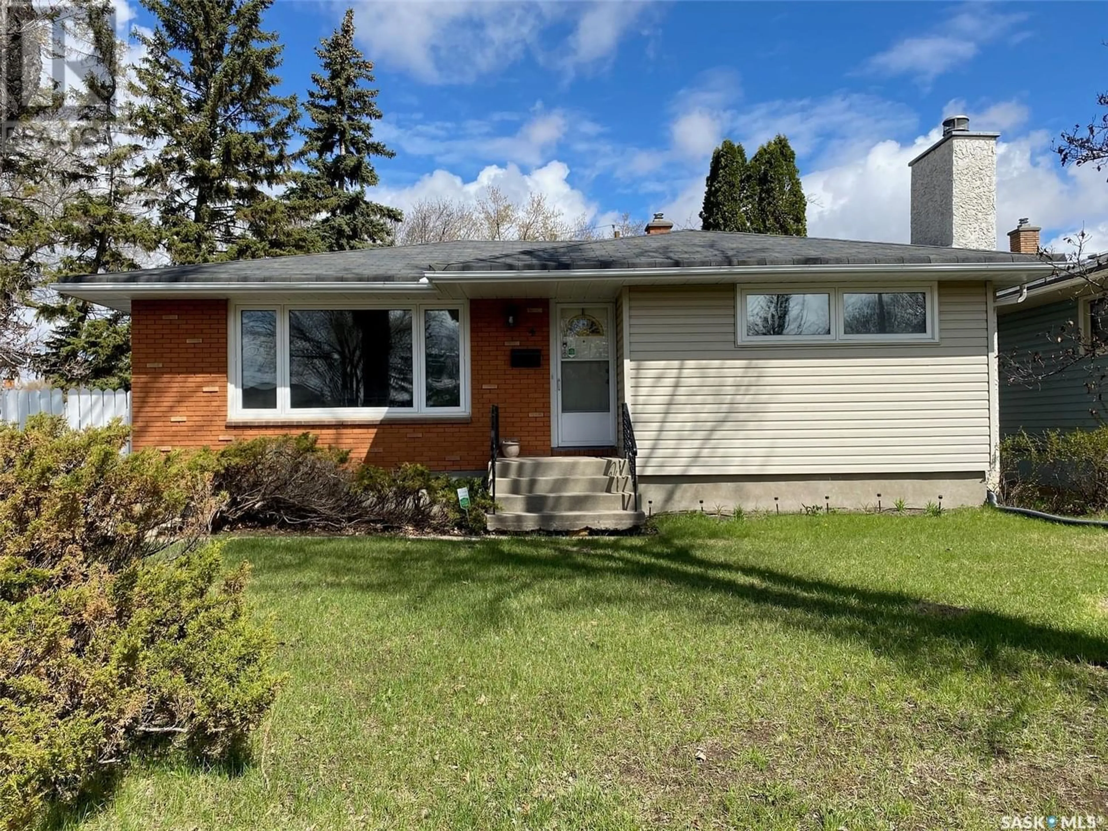 Frontside or backside of a home for 4 Beckett PLACE, Regina Saskatchewan S4T5X1