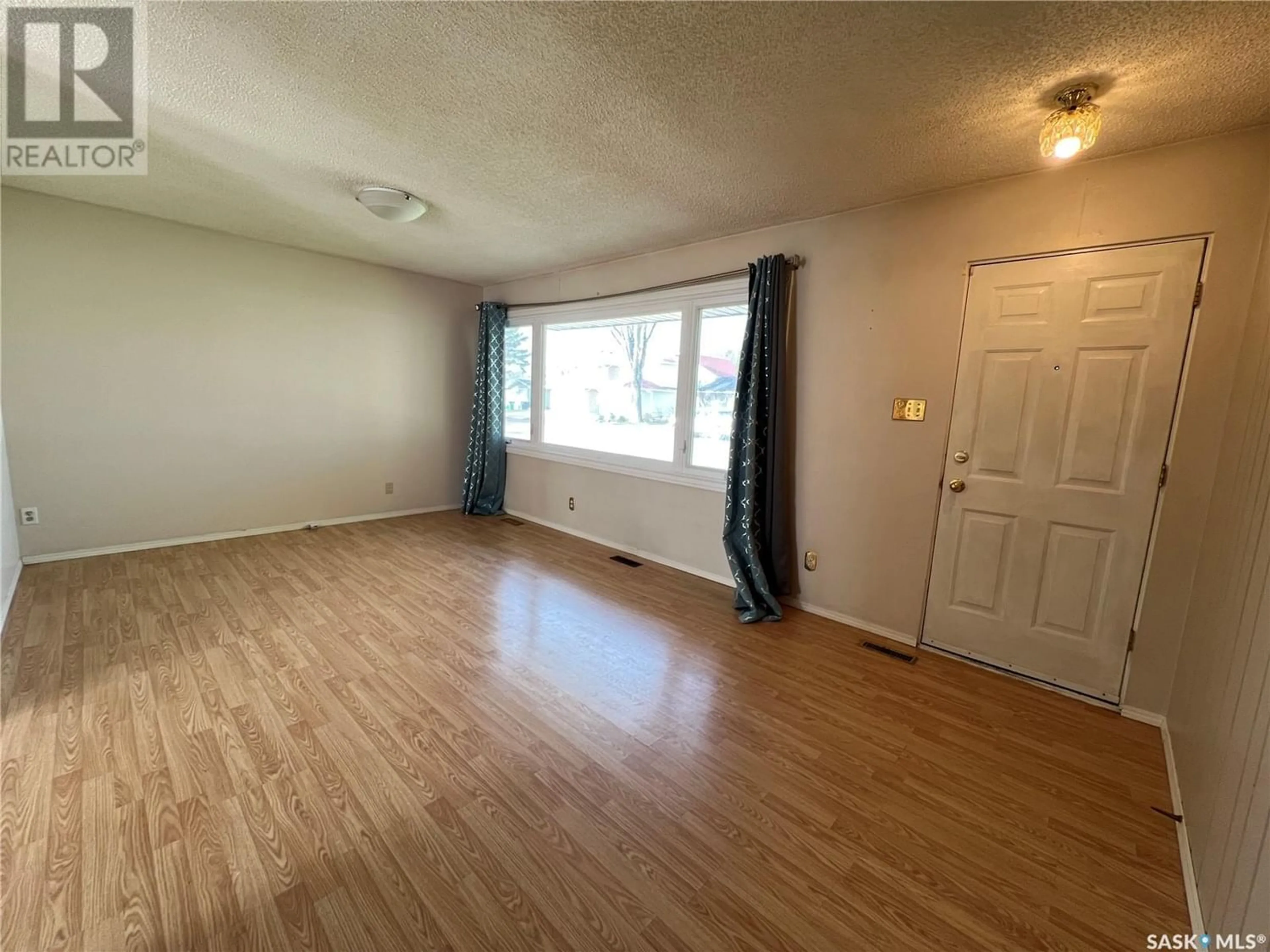 A pic of a room for 414 Y AVENUE S, Saskatoon Saskatchewan S7M3J9