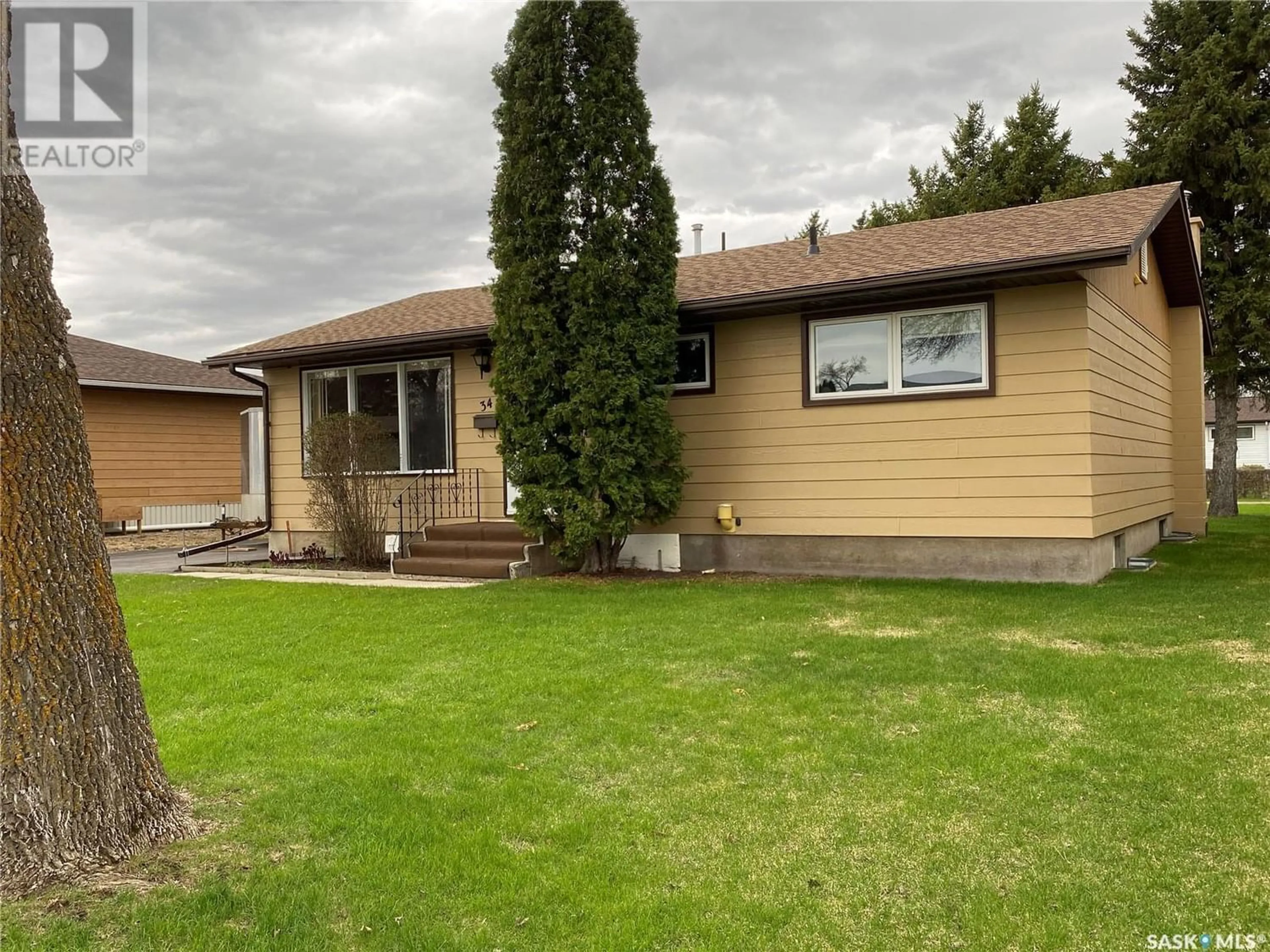 Frontside or backside of a home for 34 Deerwood CRESCENT, Yorkton Saskatchewan S3N2M5