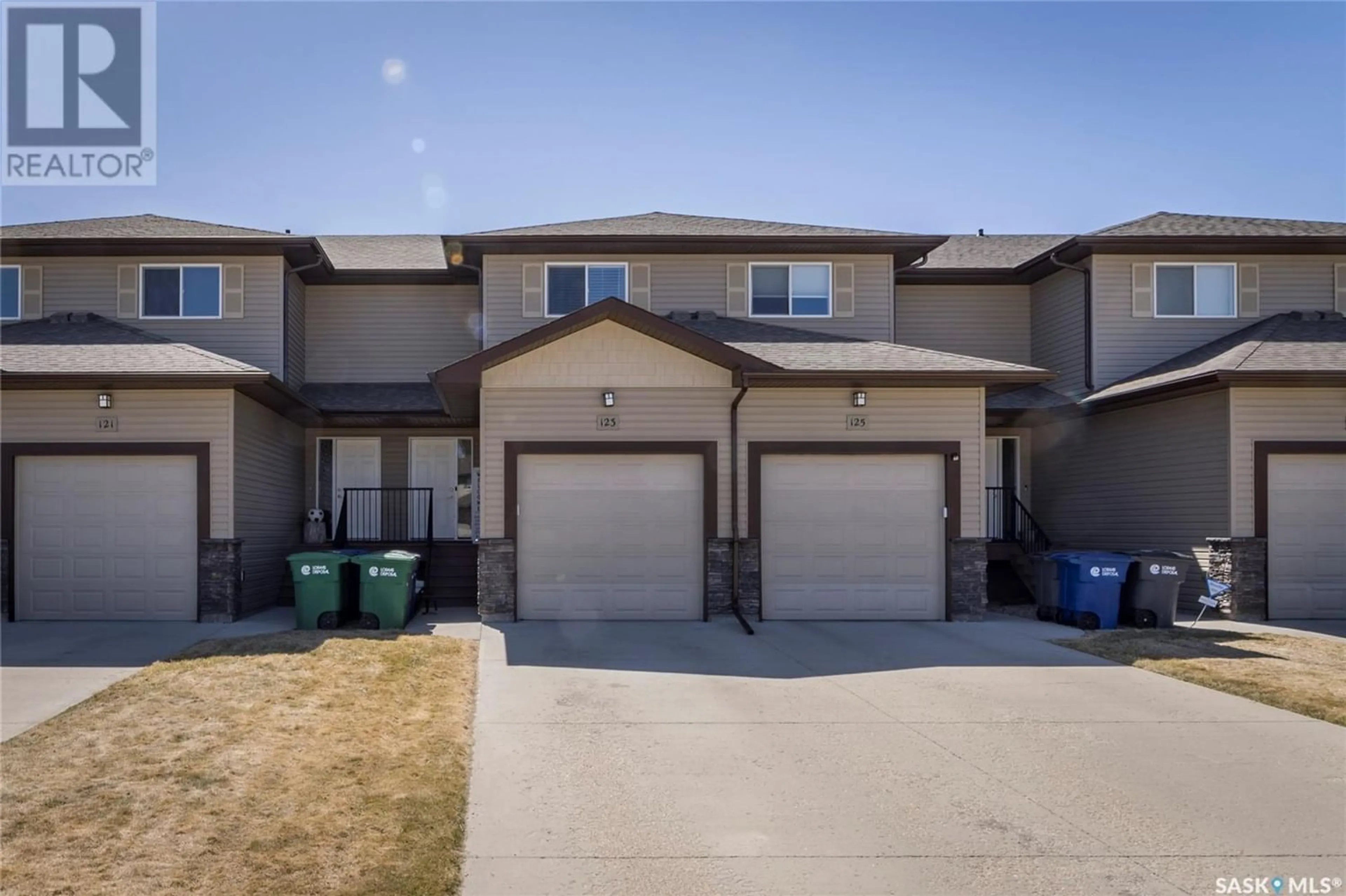 A pic from exterior of the house or condo for 123 Plains CIRCLE, Pilot Butte Saskatchewan S0G3Z0