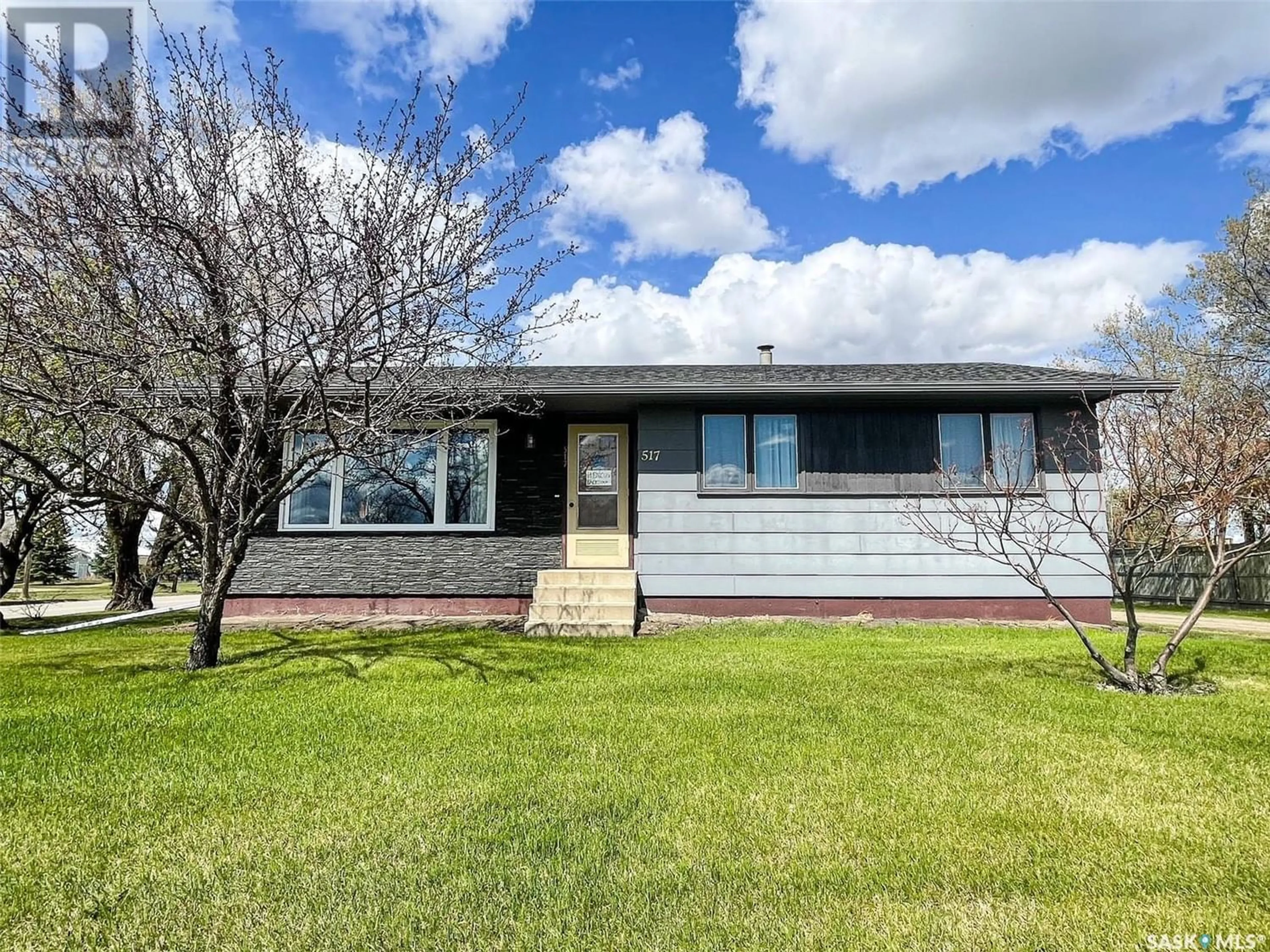 Frontside or backside of a home for 517 2nd AVENUE W, Meadow Lake Saskatchewan S9X1B2