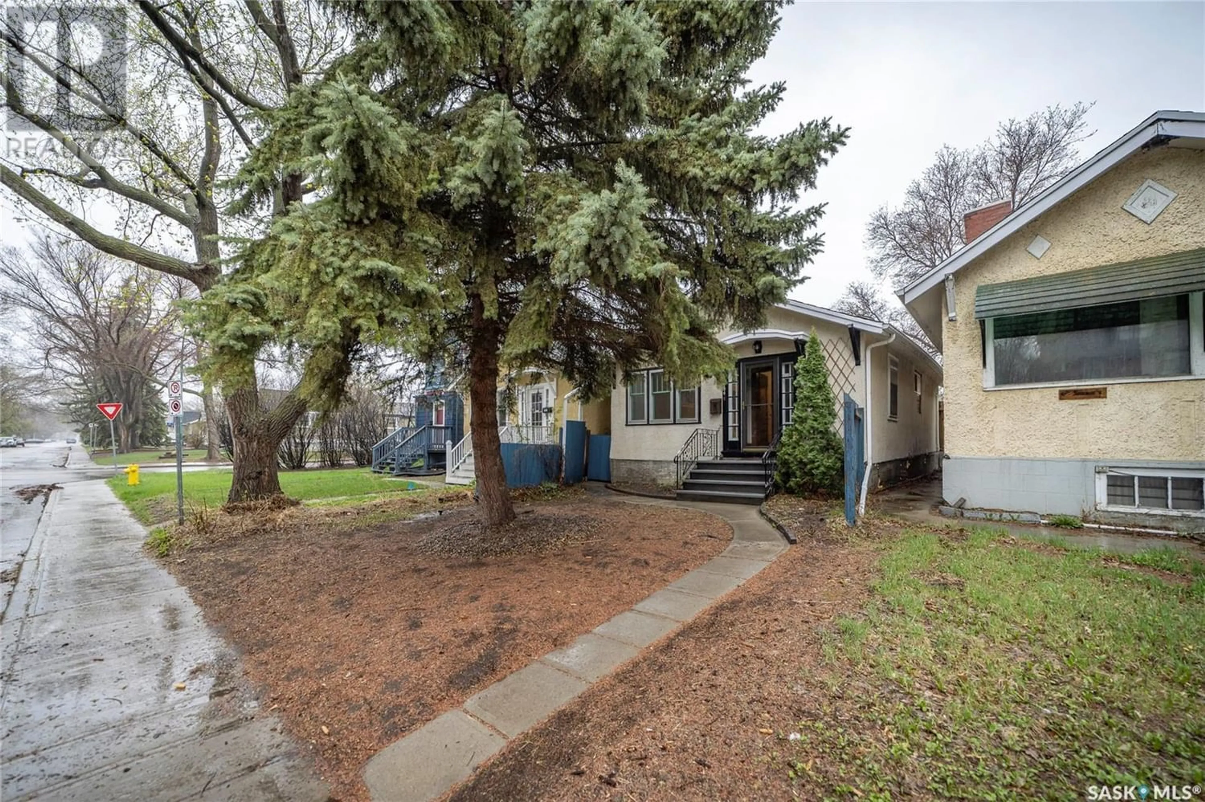 Frontside or backside of a home for 2464 Wallace STREET, Regina Saskatchewan S4N4B3