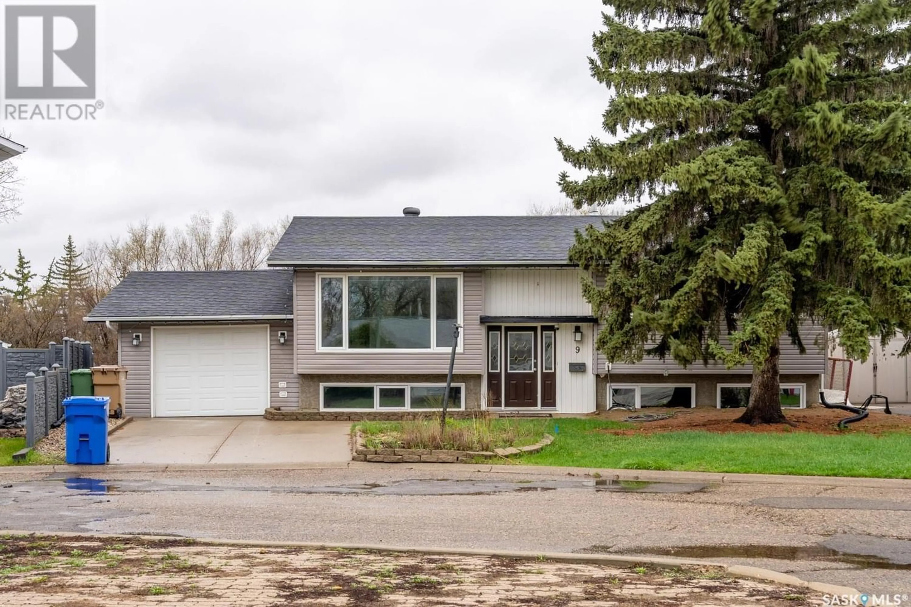 Frontside or backside of a home for 9 Rosewood PLACE, Regina Saskatchewan S4S5N5