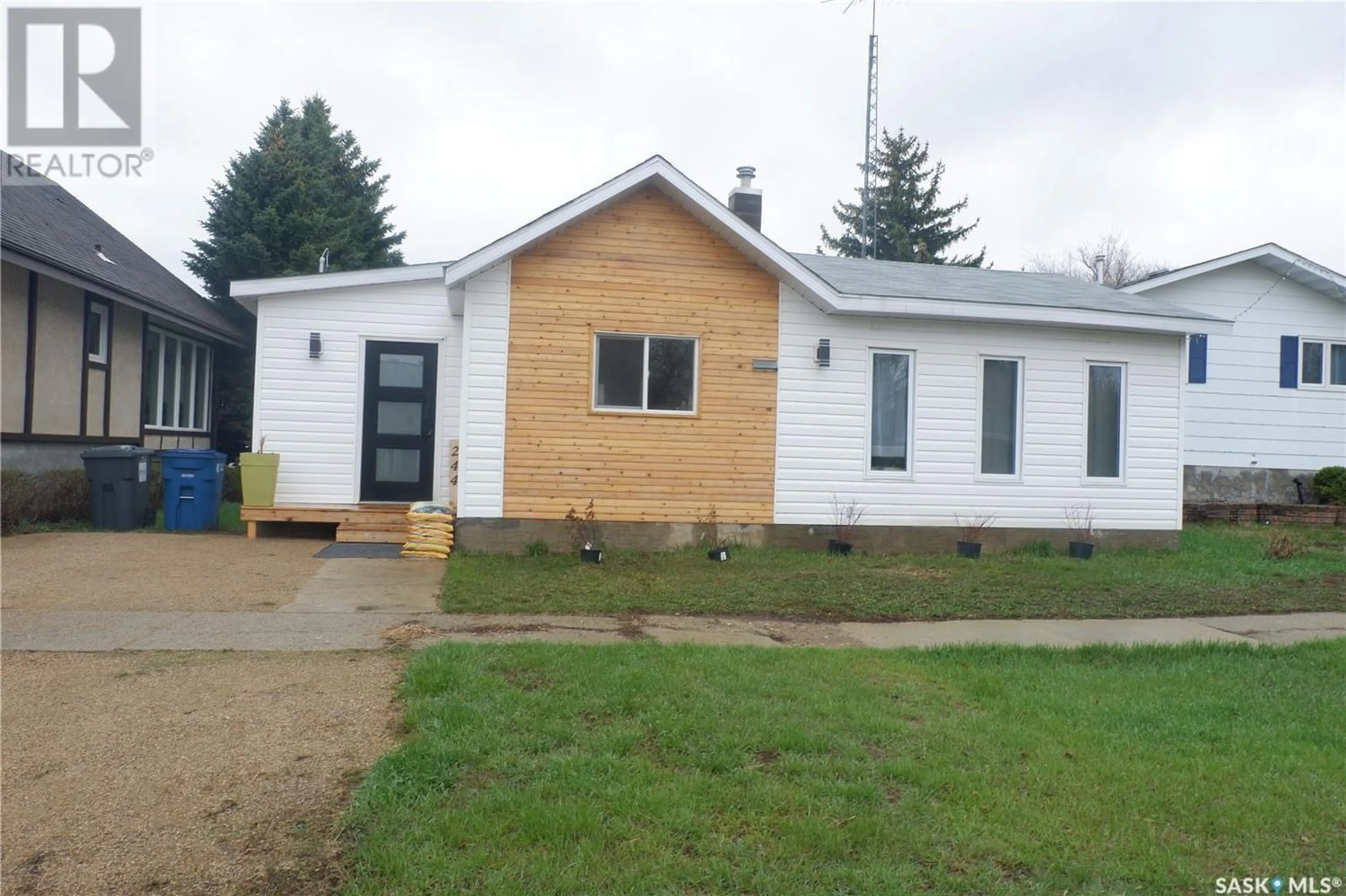 Frontside or backside of a home for 244 3rd AVENUE E, Gravelbourg Saskatchewan S0H1X0
