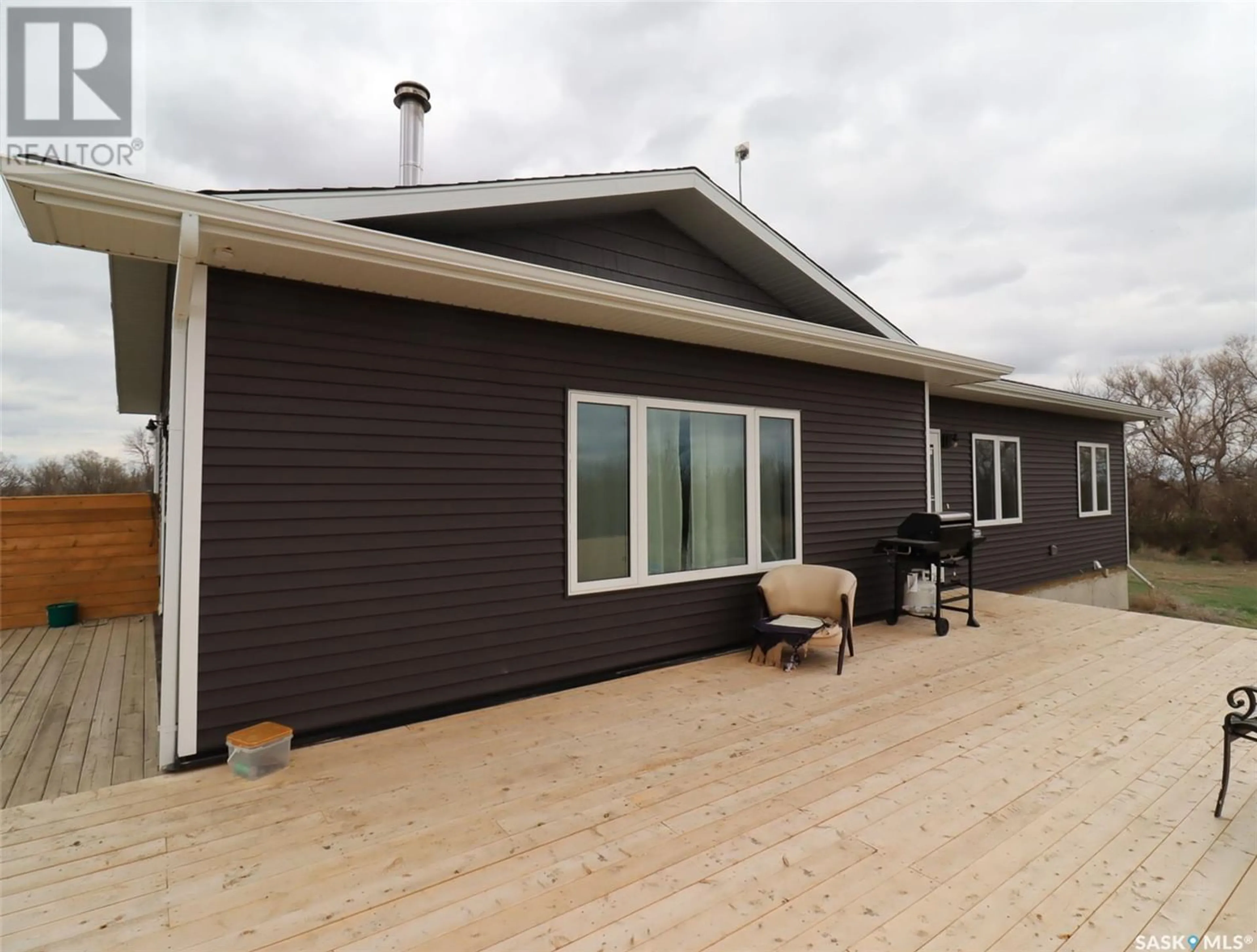 Home with vinyl exterior material for Pittville acreage, Hazlet Saskatchewan S0N1E0