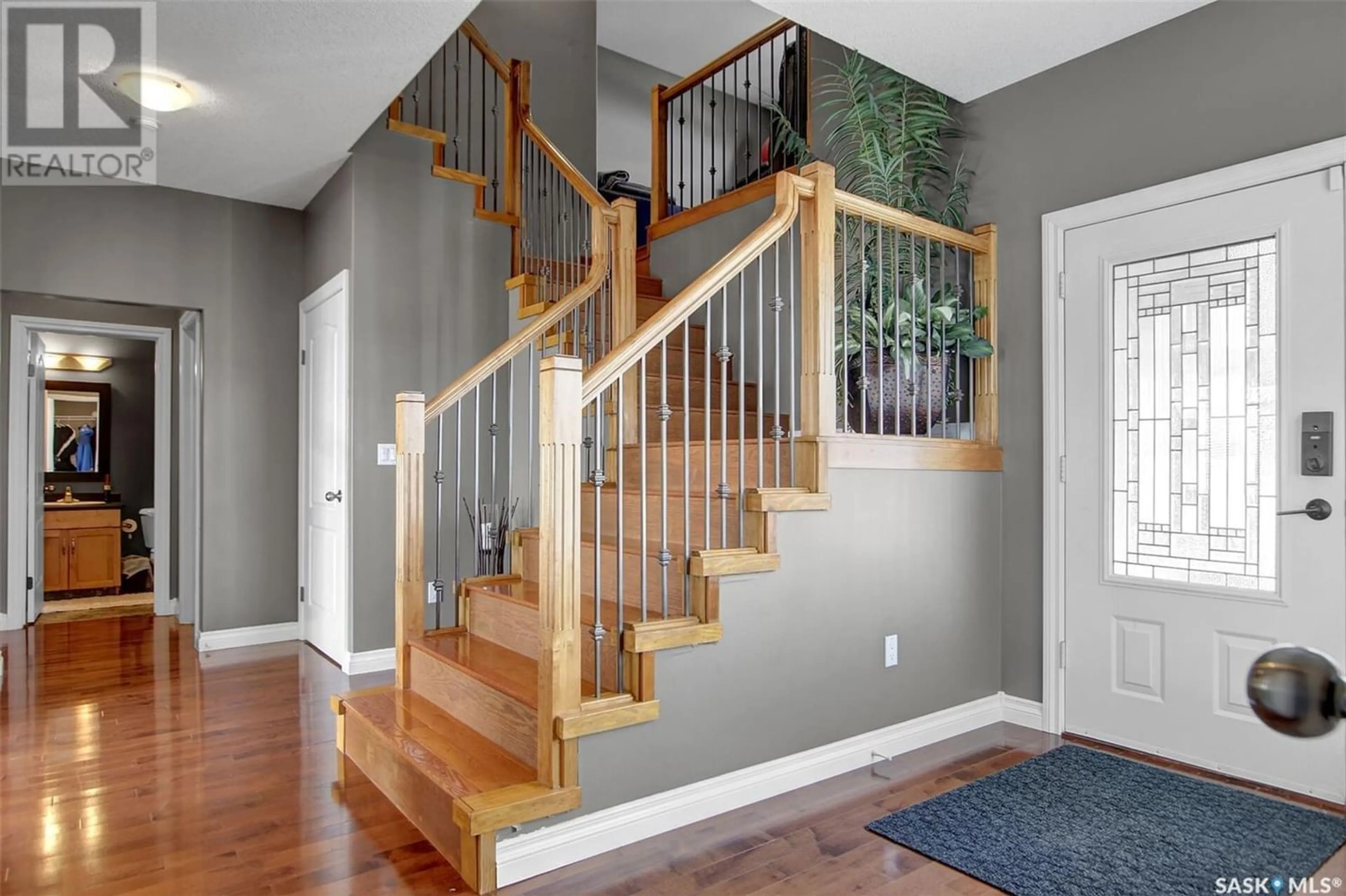 Stairs for 2743 Sunninghill CRESCENT, Regina Saskatchewan S4V0N5