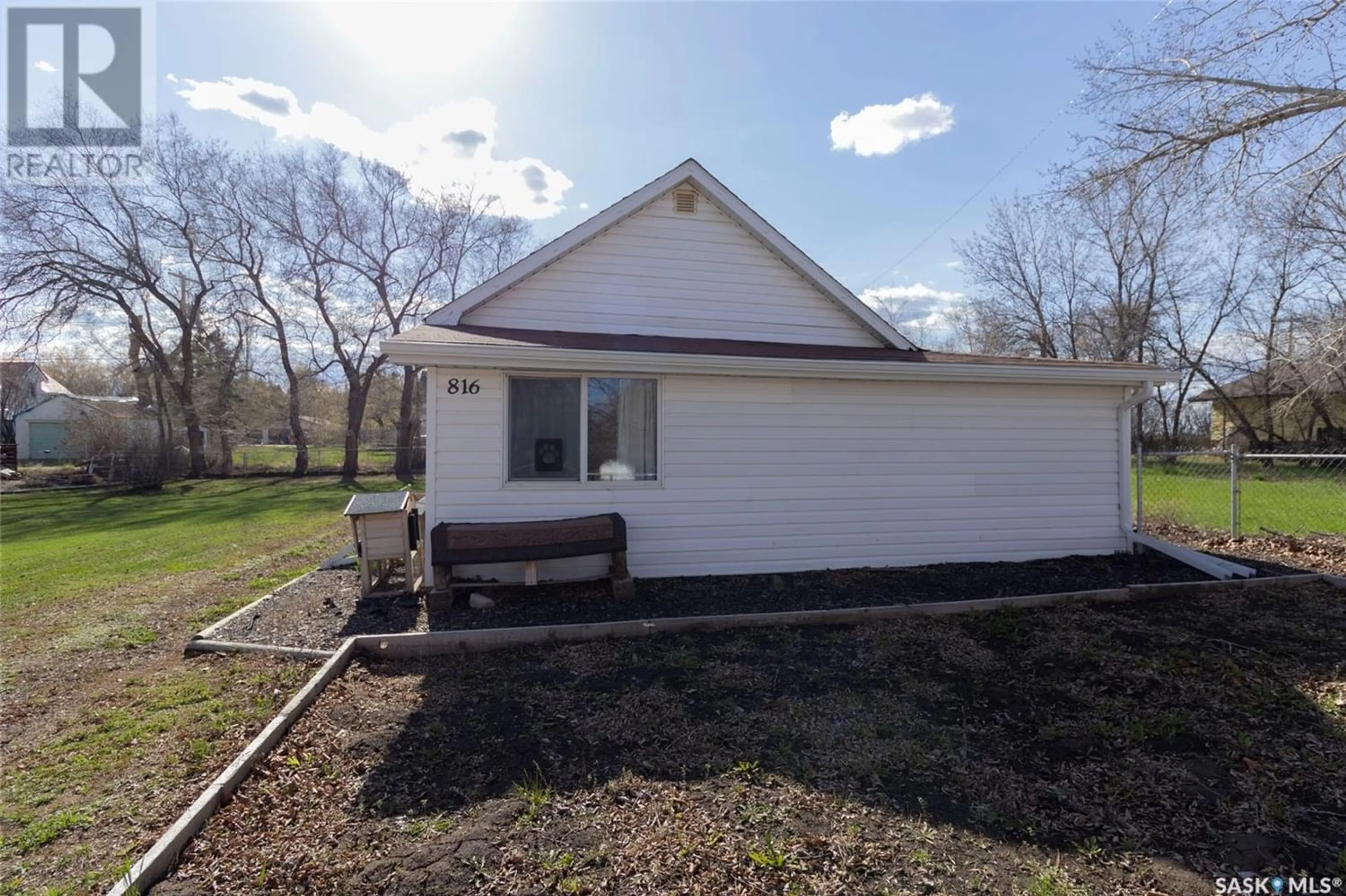 Frontside or backside of a home, cottage for 816 7th STREET, Perdue Saskatchewan S0K3C0