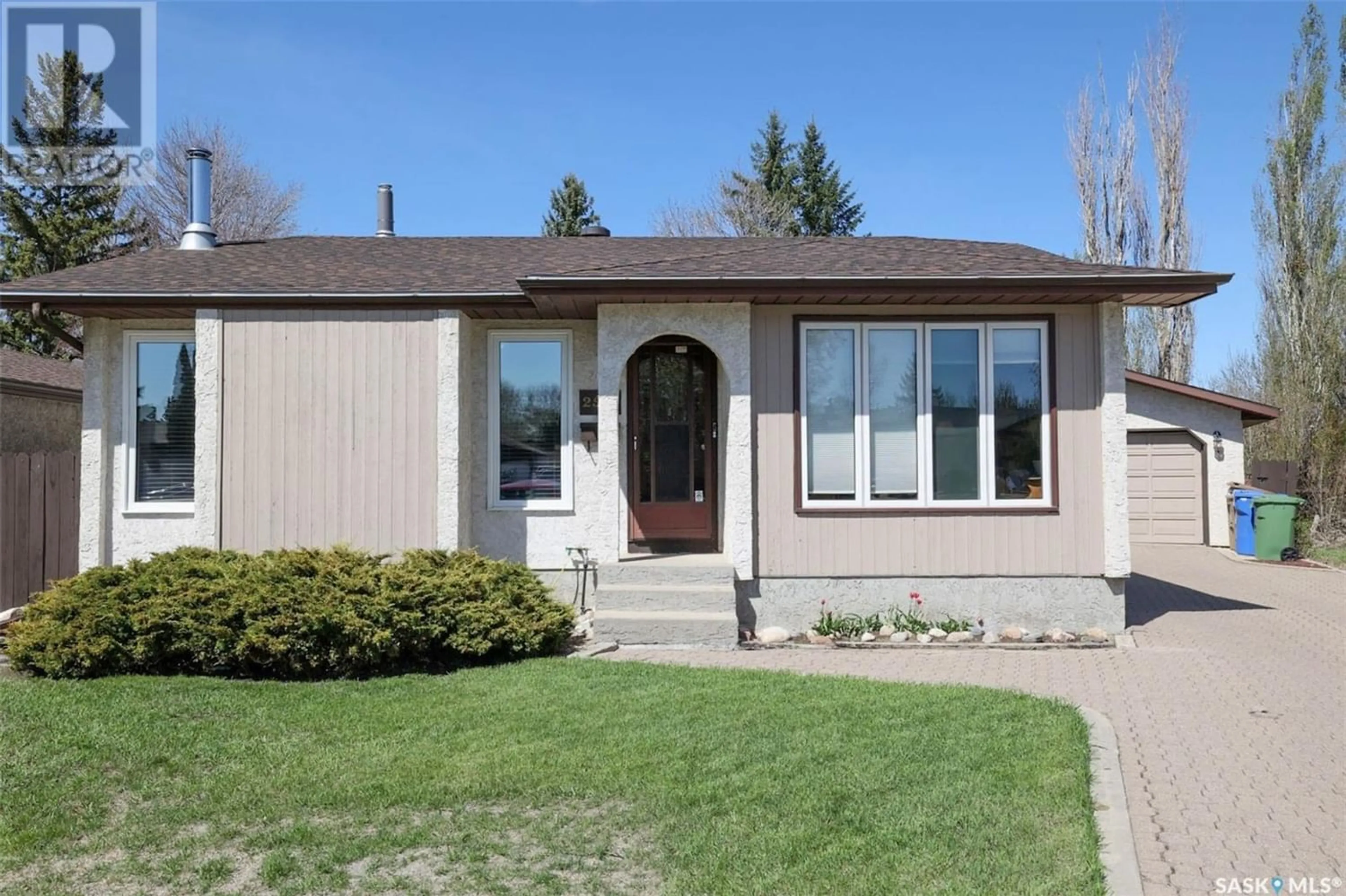 Frontside or backside of a home for 2531 Griffen BAY E, Regina Saskatchewan S4N5Y7