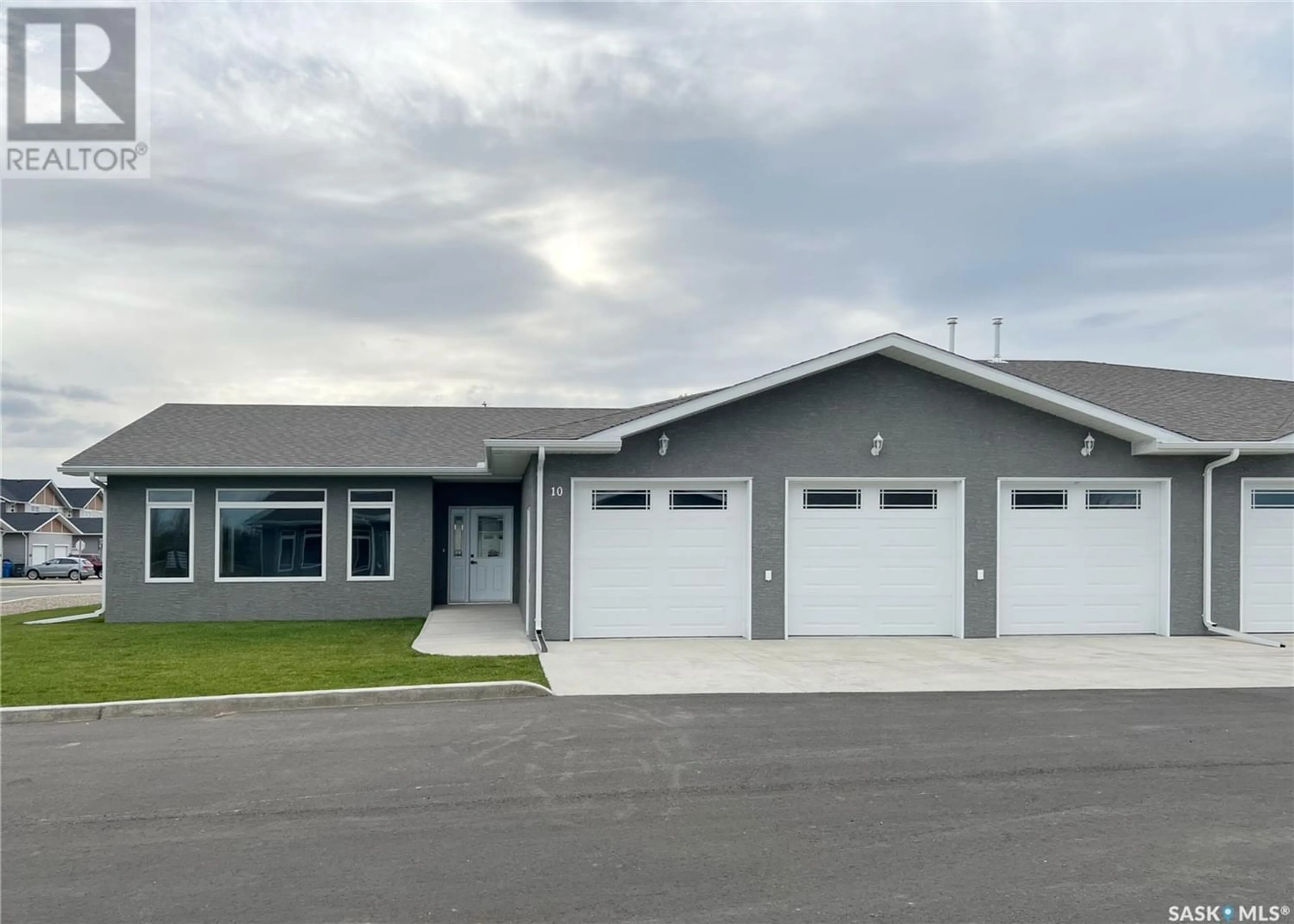 Frontside or backside of a home for 10 2330 Morsky DRIVE, Estevan Saskatchewan S4A3A5