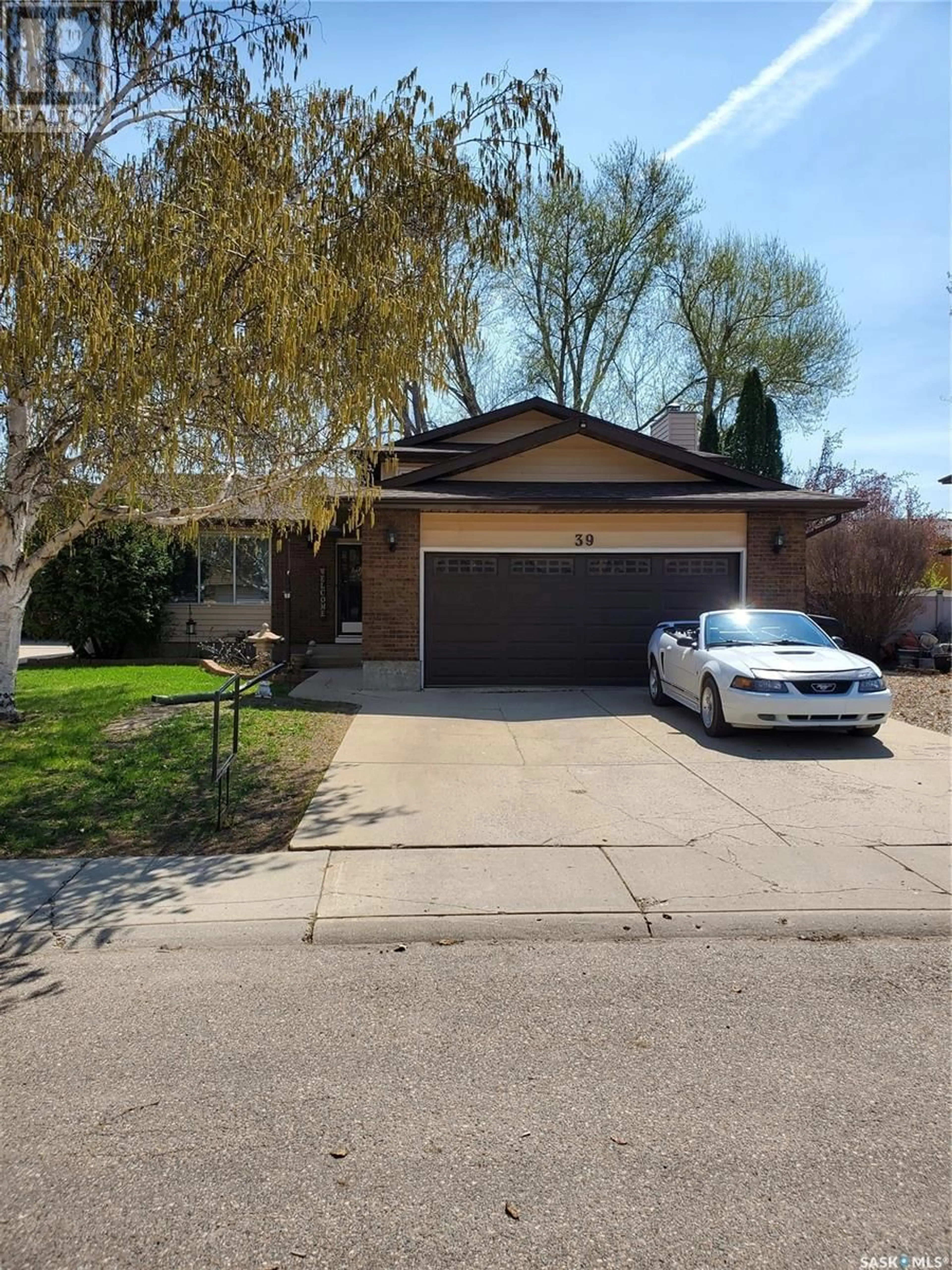 Frontside or backside of a home for 39 Chomyn CRESCENT, Saskatoon Saskatchewan S7K7R5