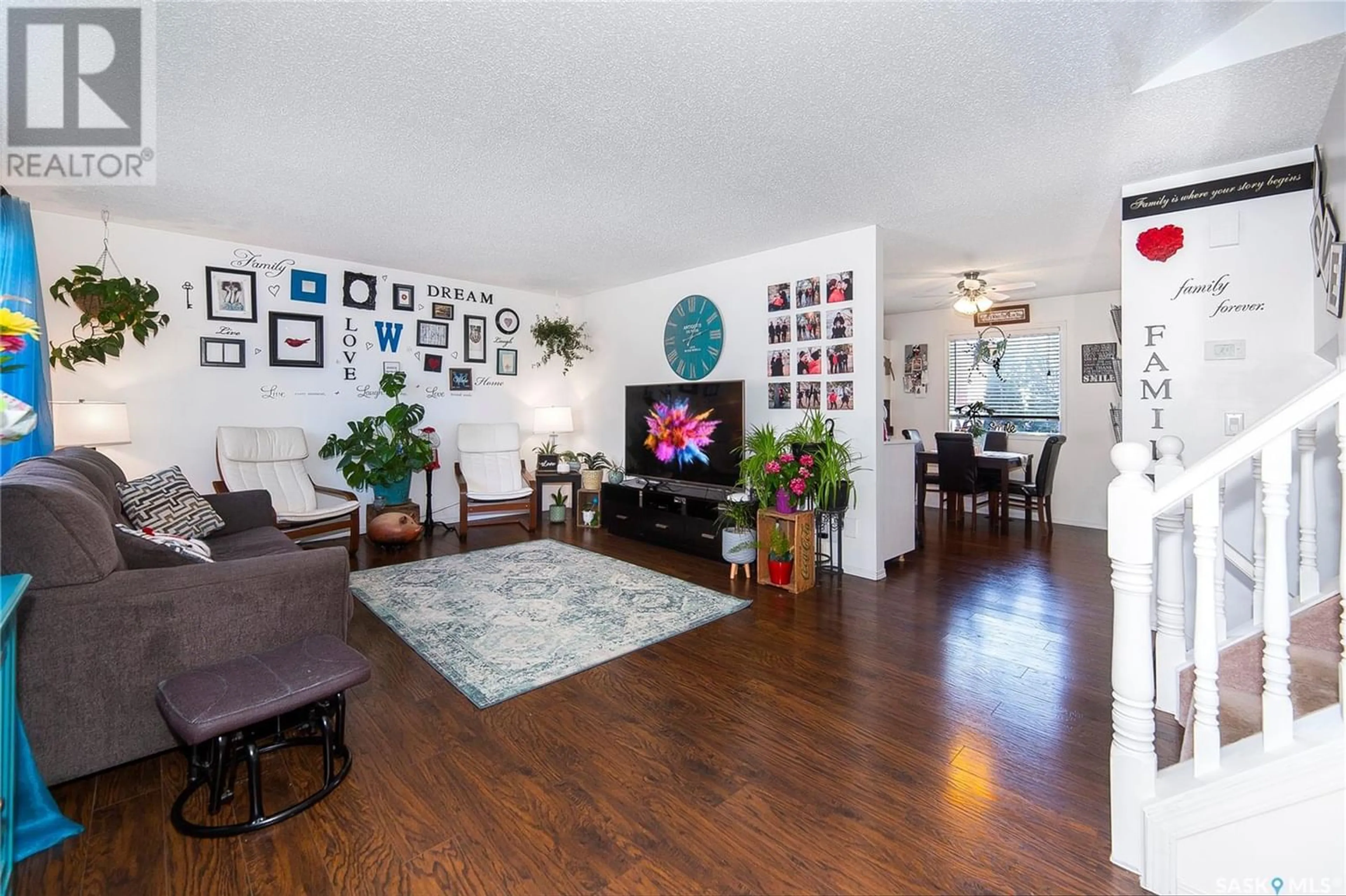 Living room for 39 Chomyn CRESCENT, Saskatoon Saskatchewan S7K7R5