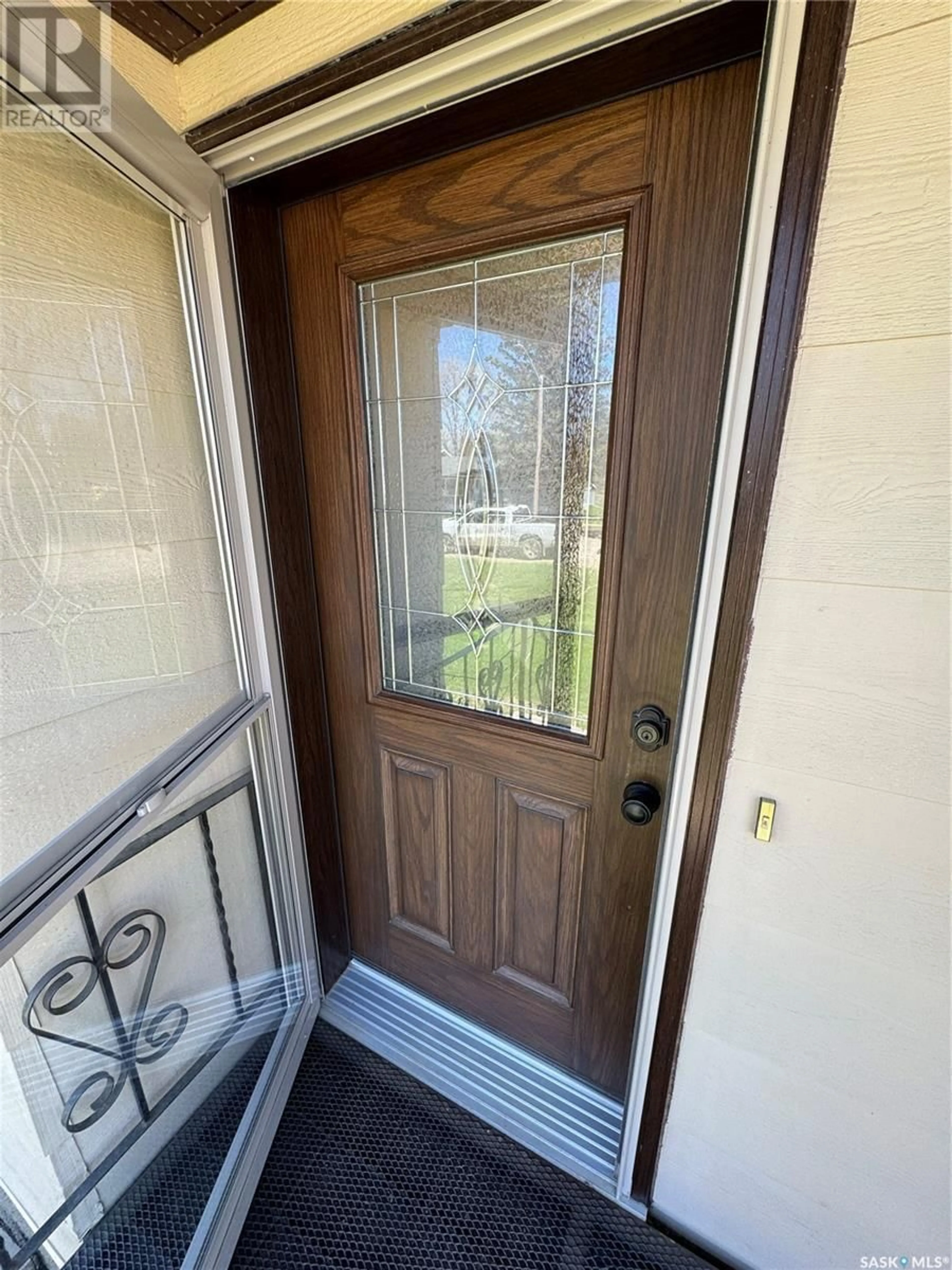 Indoor entryway for 407 Main STREET, Pelly Saskatchewan S0A2Z0