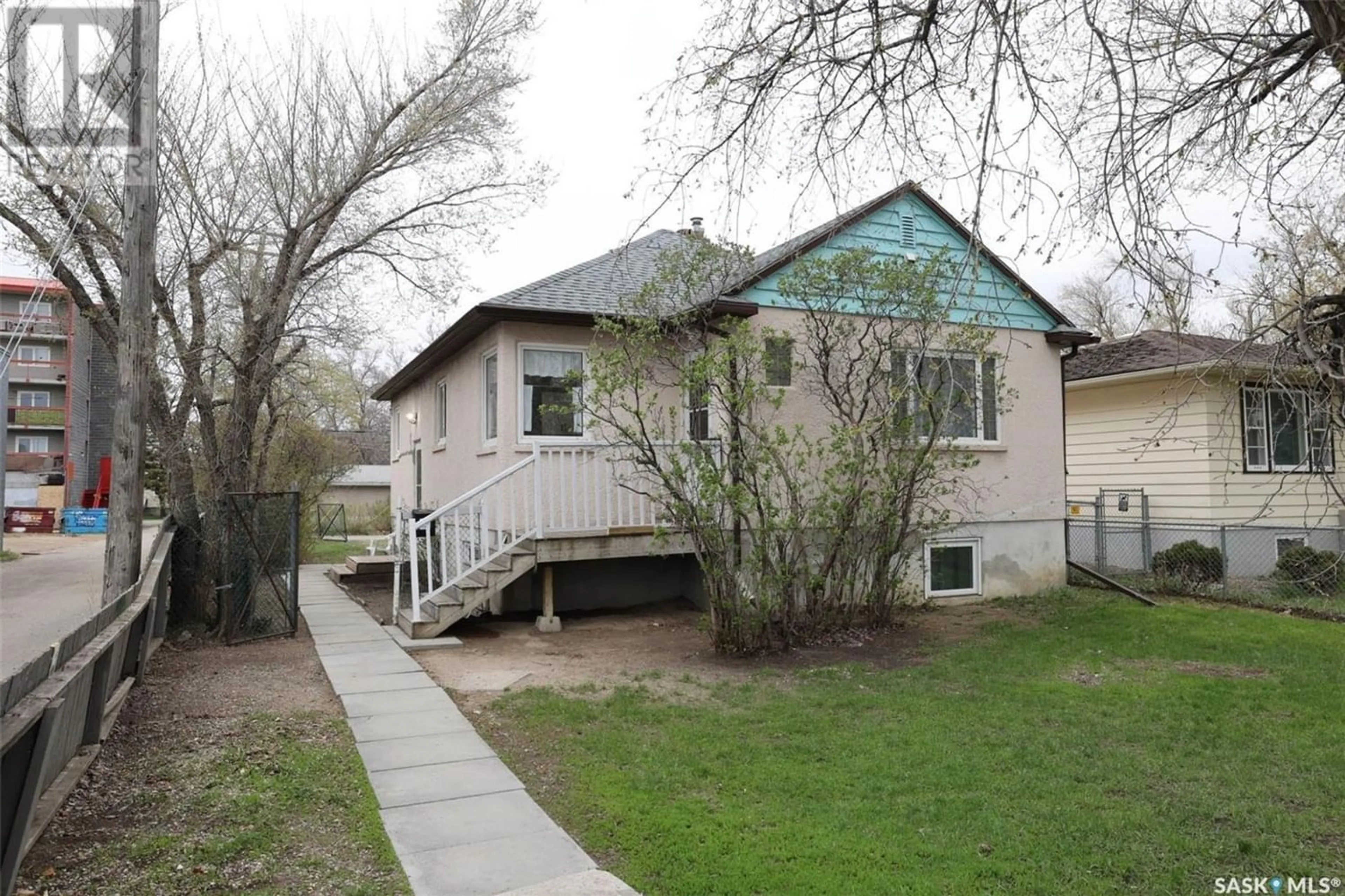 Frontside or backside of a home for 1052 Elphinstone STREET, Regina Saskatchewan S4T3L8
