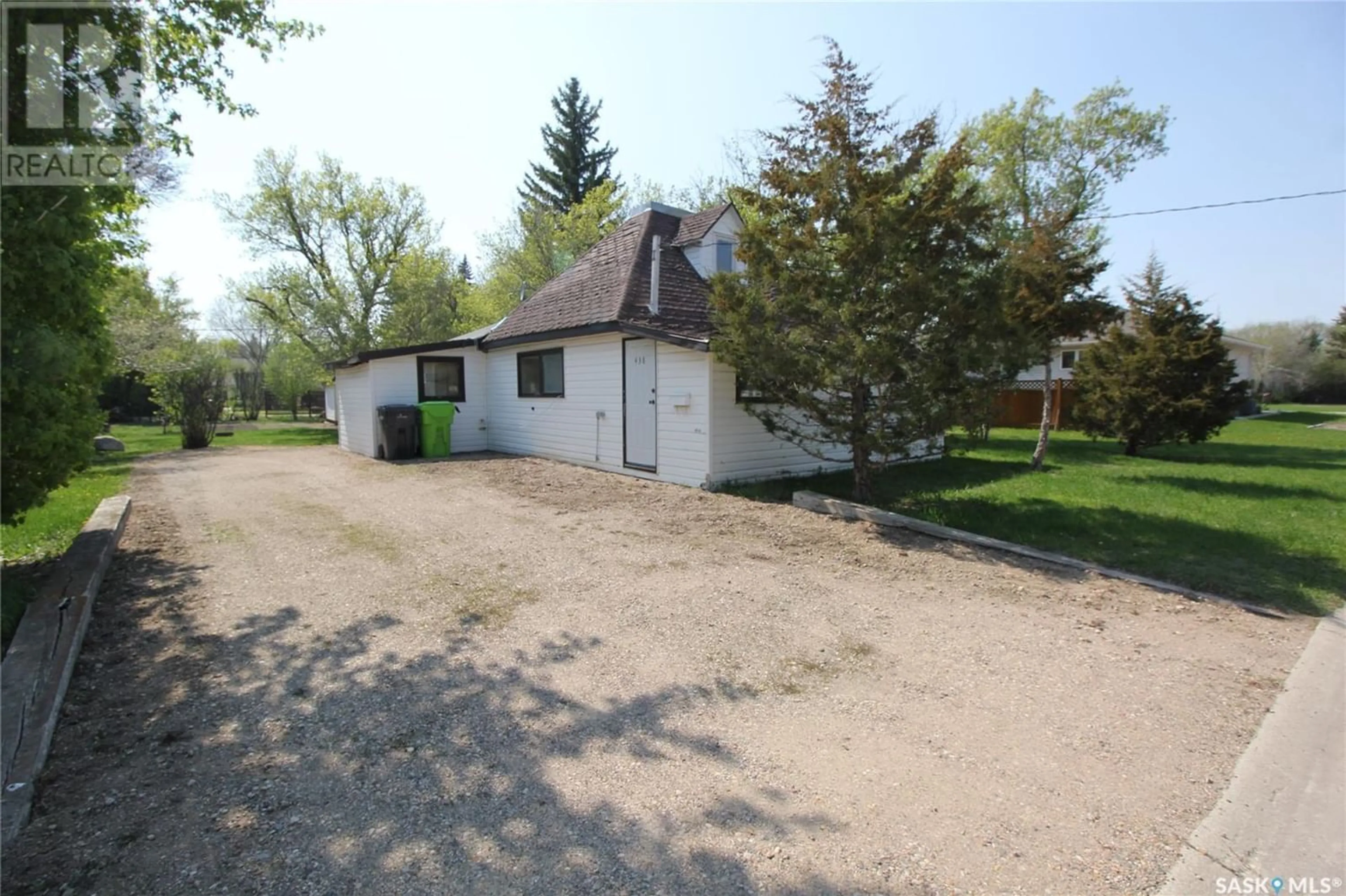 Cottage for 438 Howard STREET, Indian Head Saskatchewan S0G2K0