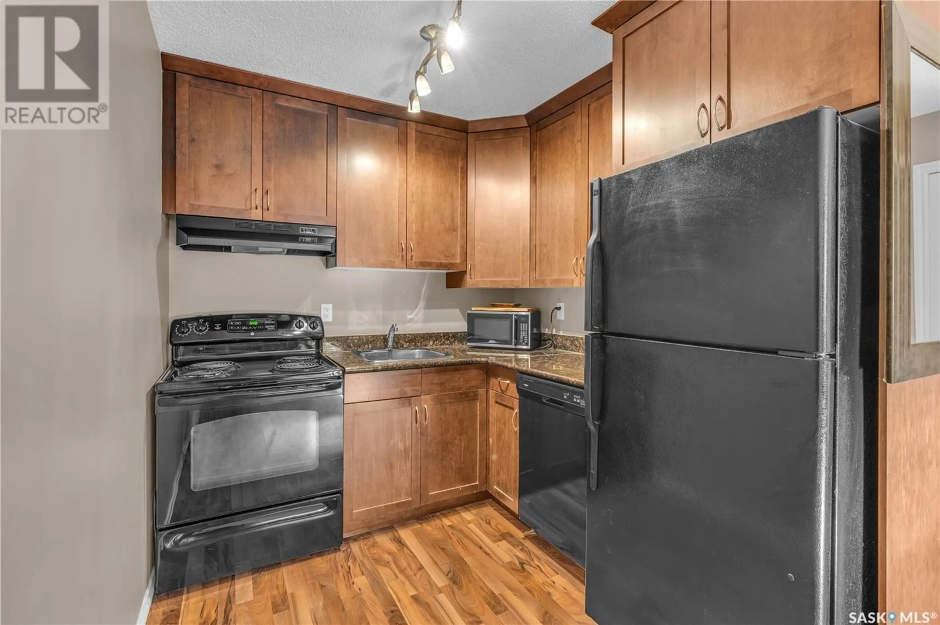 Standard kitchen for 103 1013 Lansdowne AVENUE, Saskatoon Saskatchewan S7H2C2