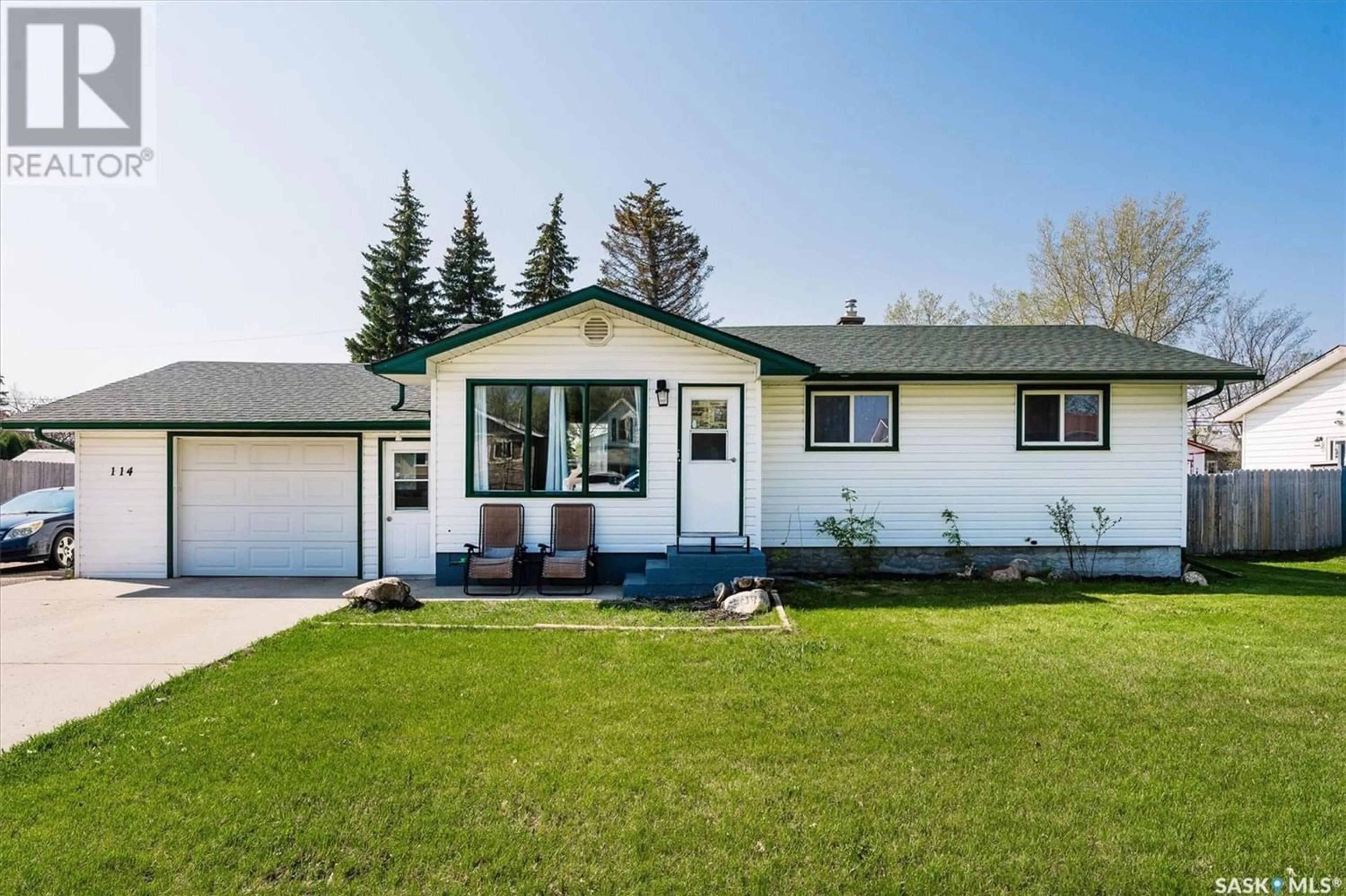 Home with vinyl exterior material for 114 2nd STREET S, Martensville Saskatchewan S0K2T0