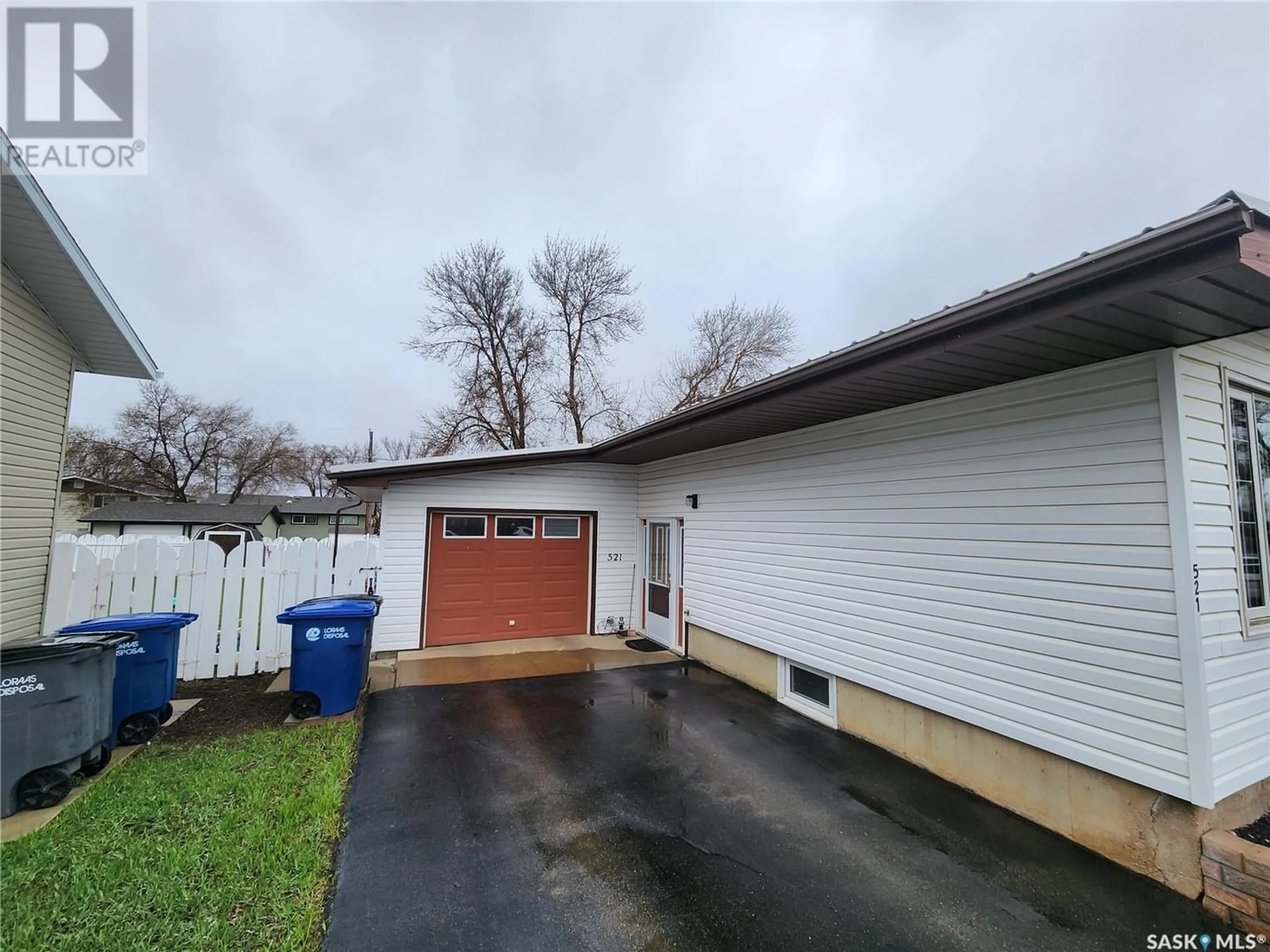 Indoor garage for 521 7th AVENUE E, Assiniboia Saskatchewan S0H0B0