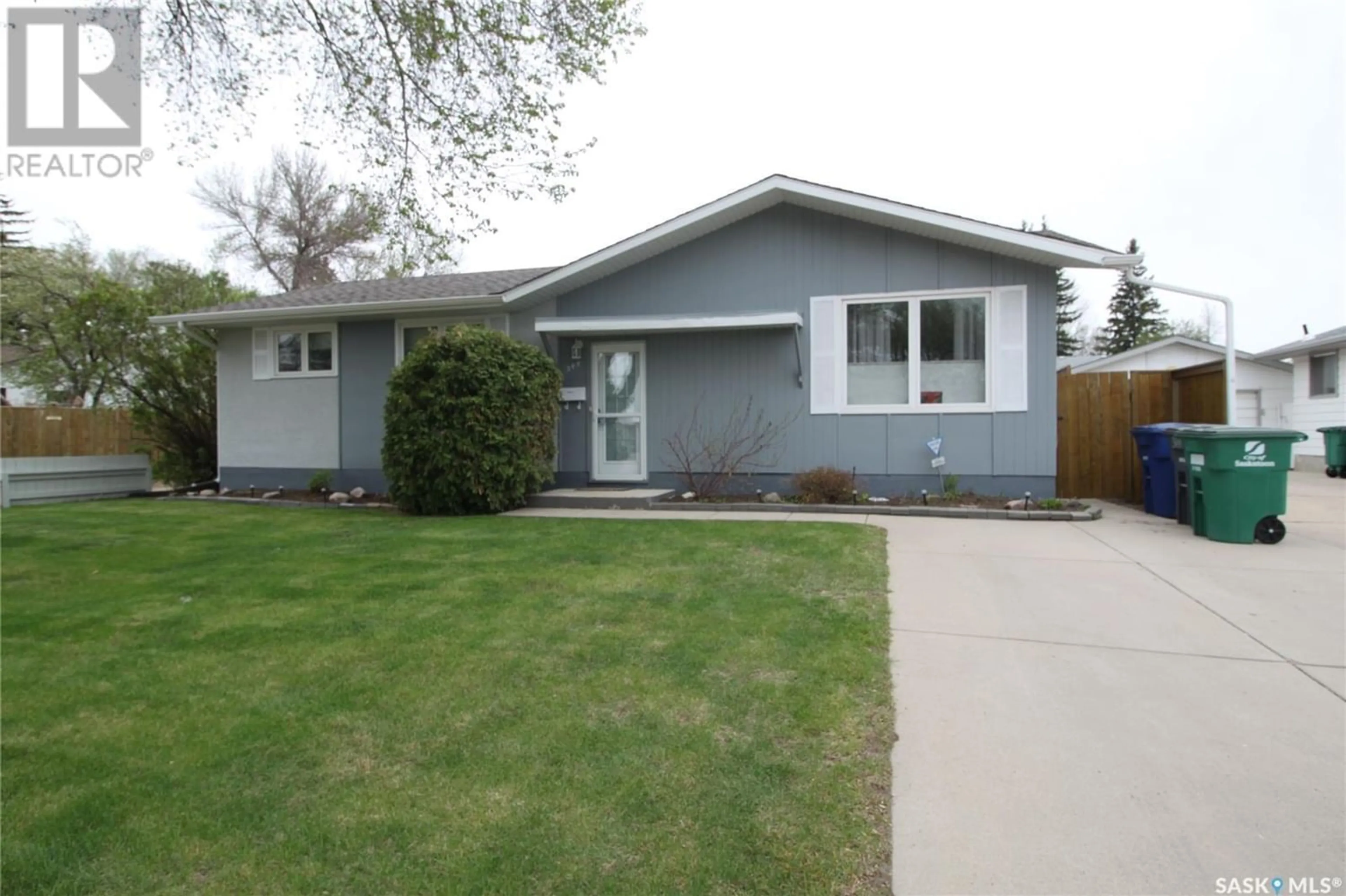 Home with vinyl exterior material for 344 Simon Fraser CRESCENT, Saskatoon Saskatchewan S7H3T4