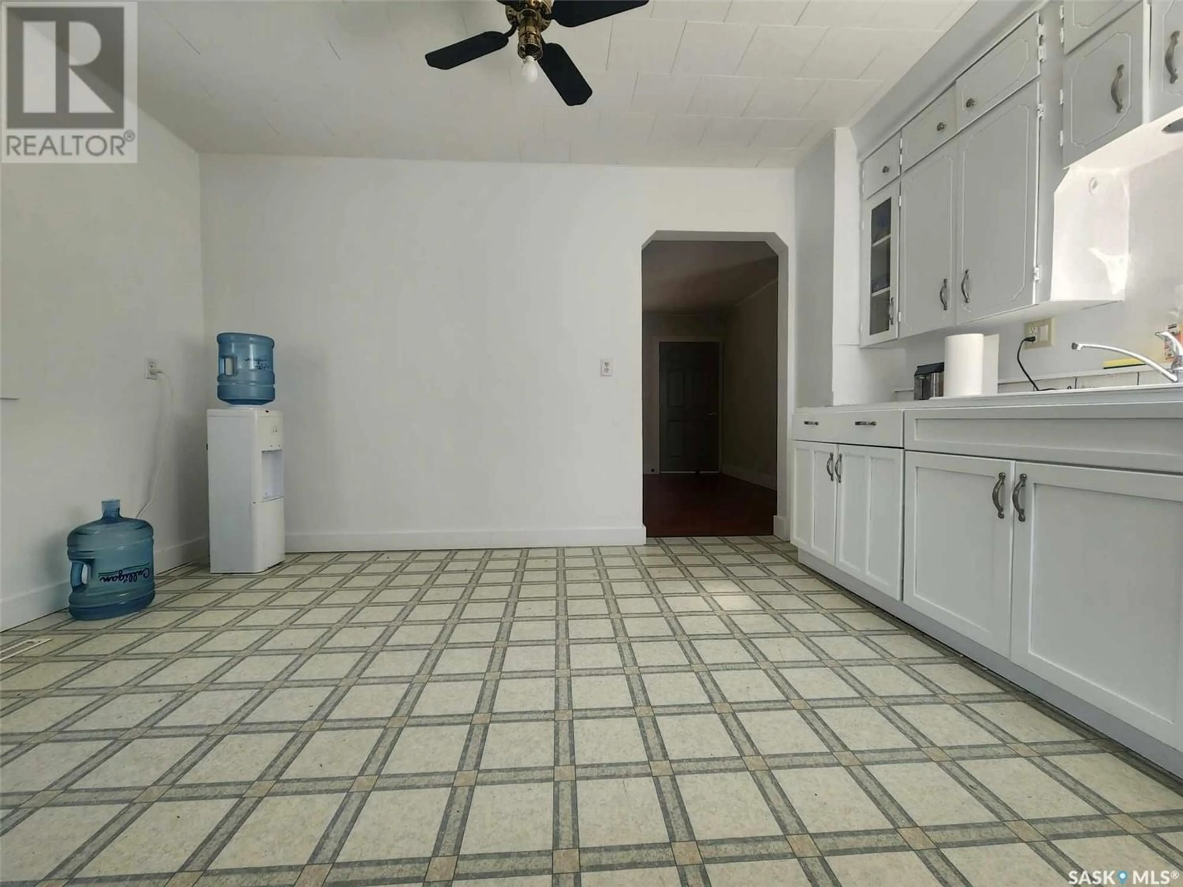 A pic of a room, unknown floor for 713 7th STREET, Chaplin Saskatchewan S0H0V0